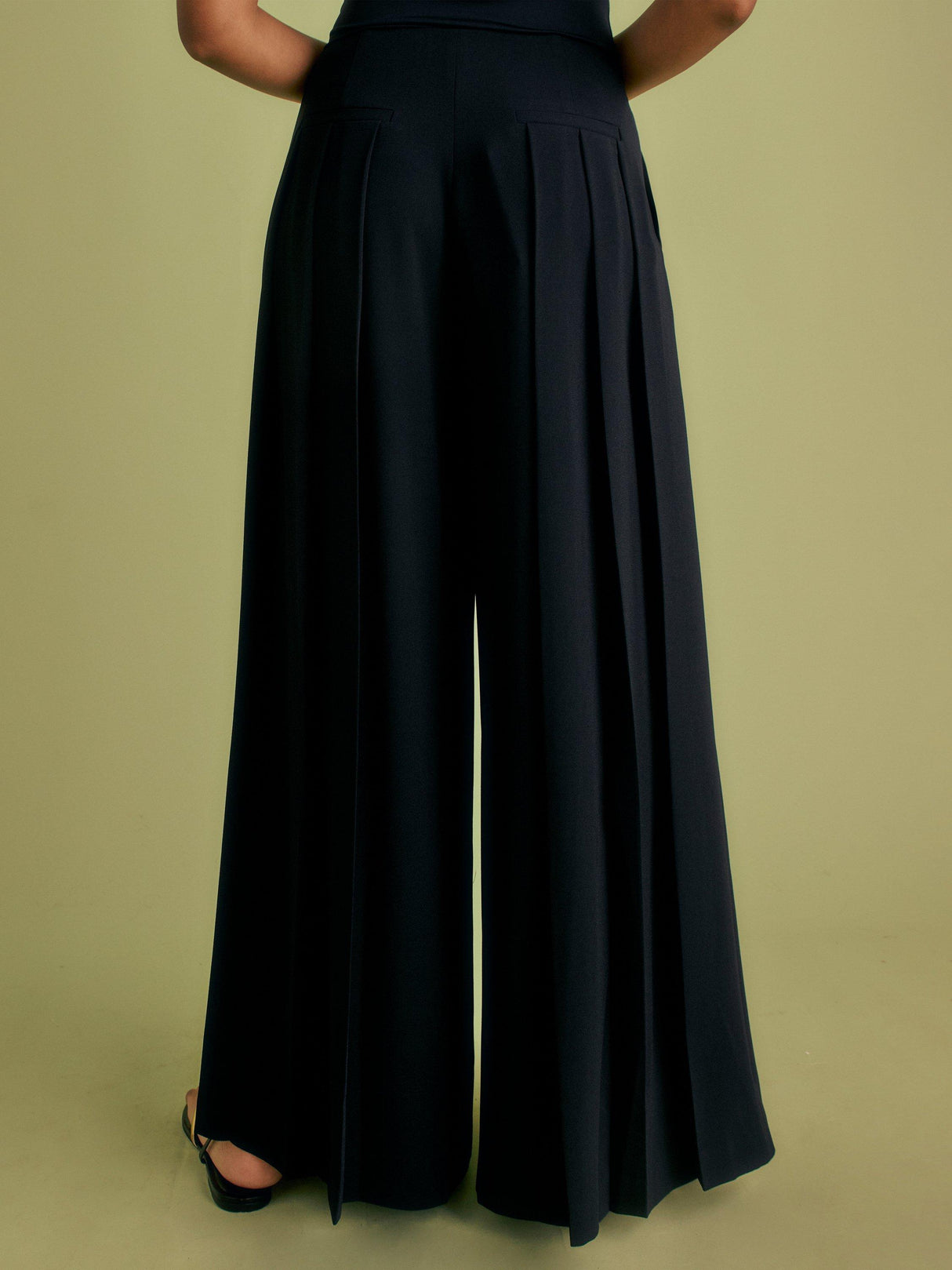 FLORERE Women's Deep Pleat High Rise Wide Leg Trousers - Black - UK 10
