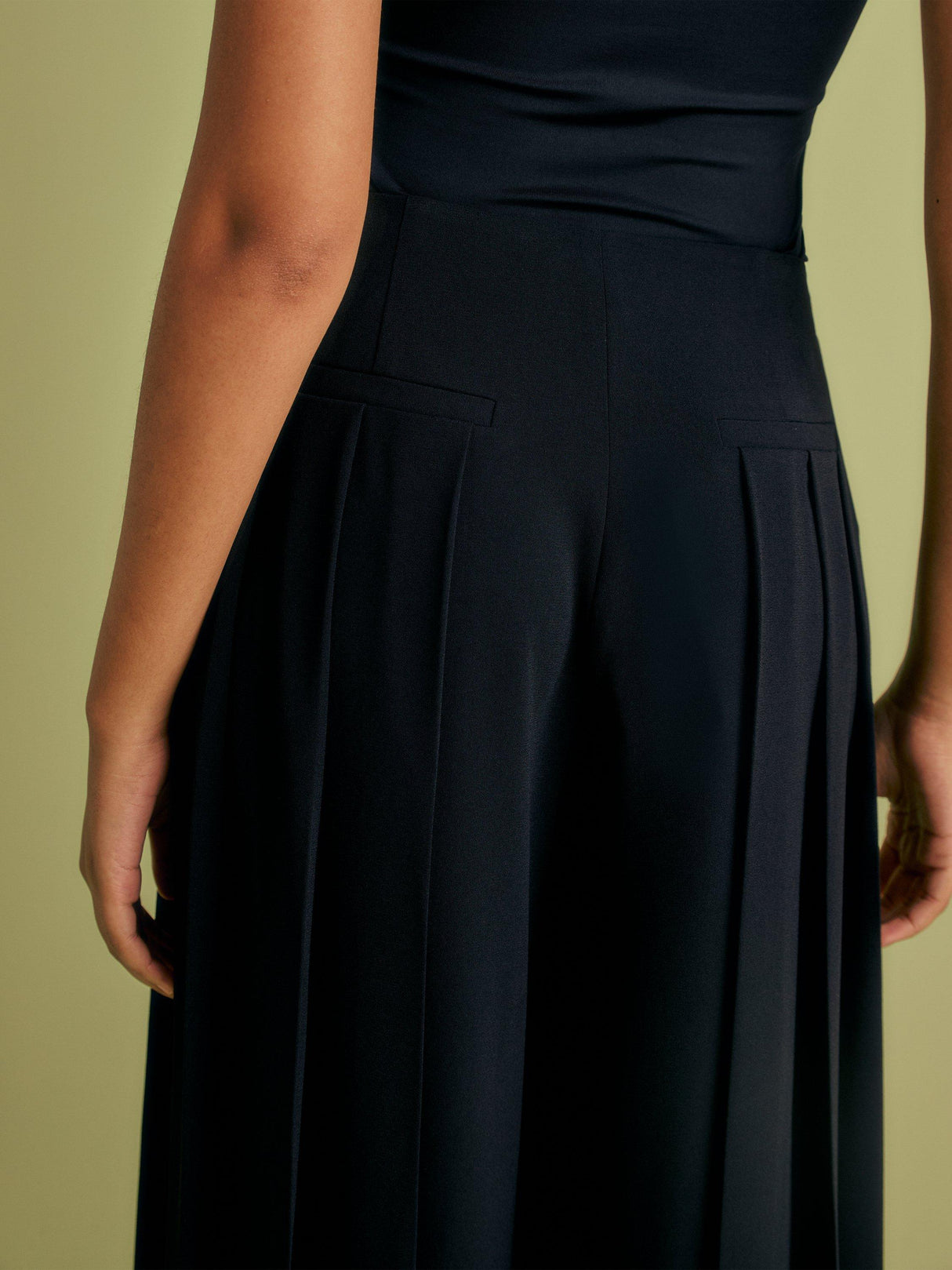 FLORERE Women's Deep Pleat High Rise Wide Leg Trousers - Black - UK 10