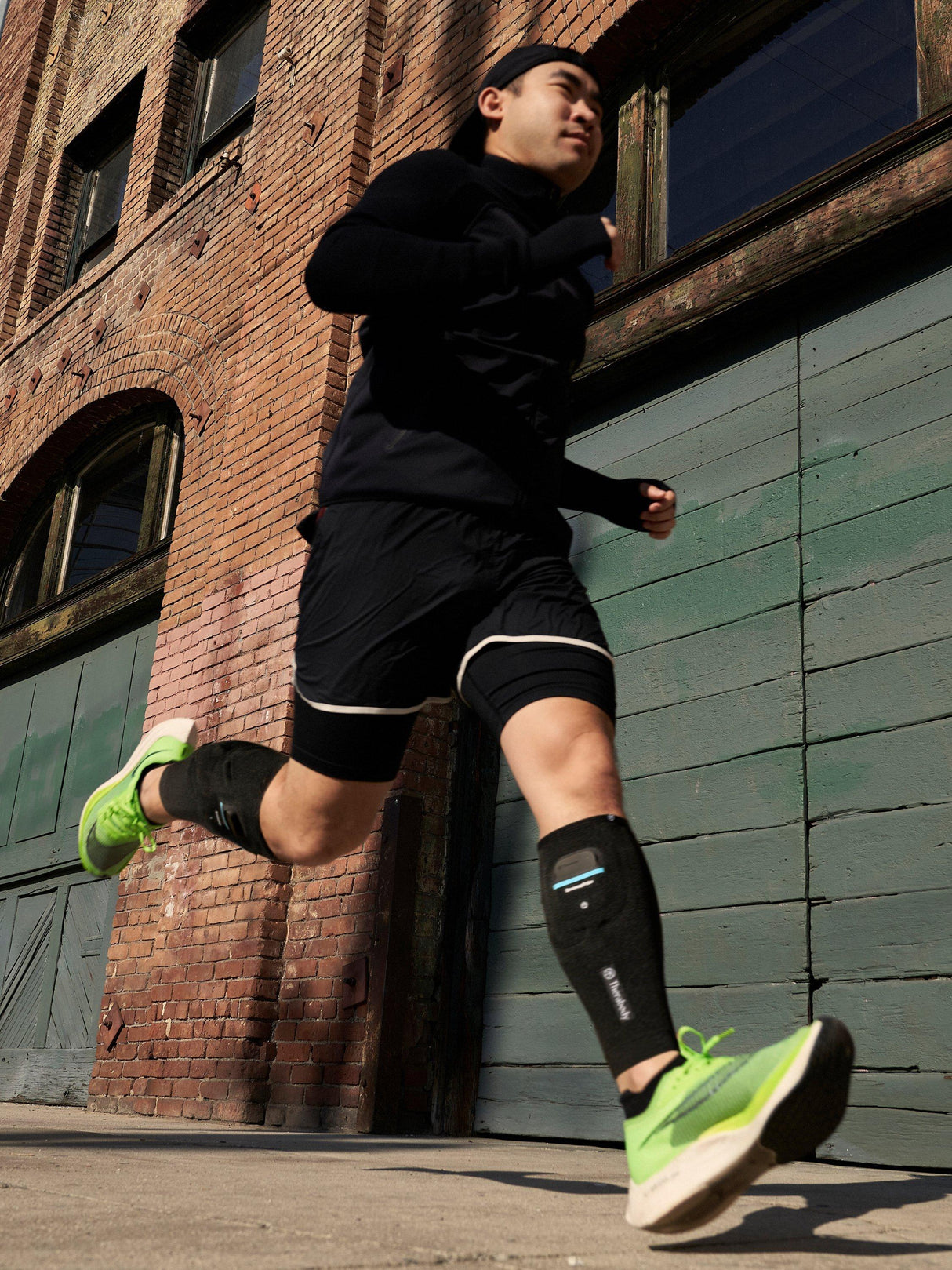 Therabody RecoveryPulse Calf Vibrating Compression Sleeve - Black - Small