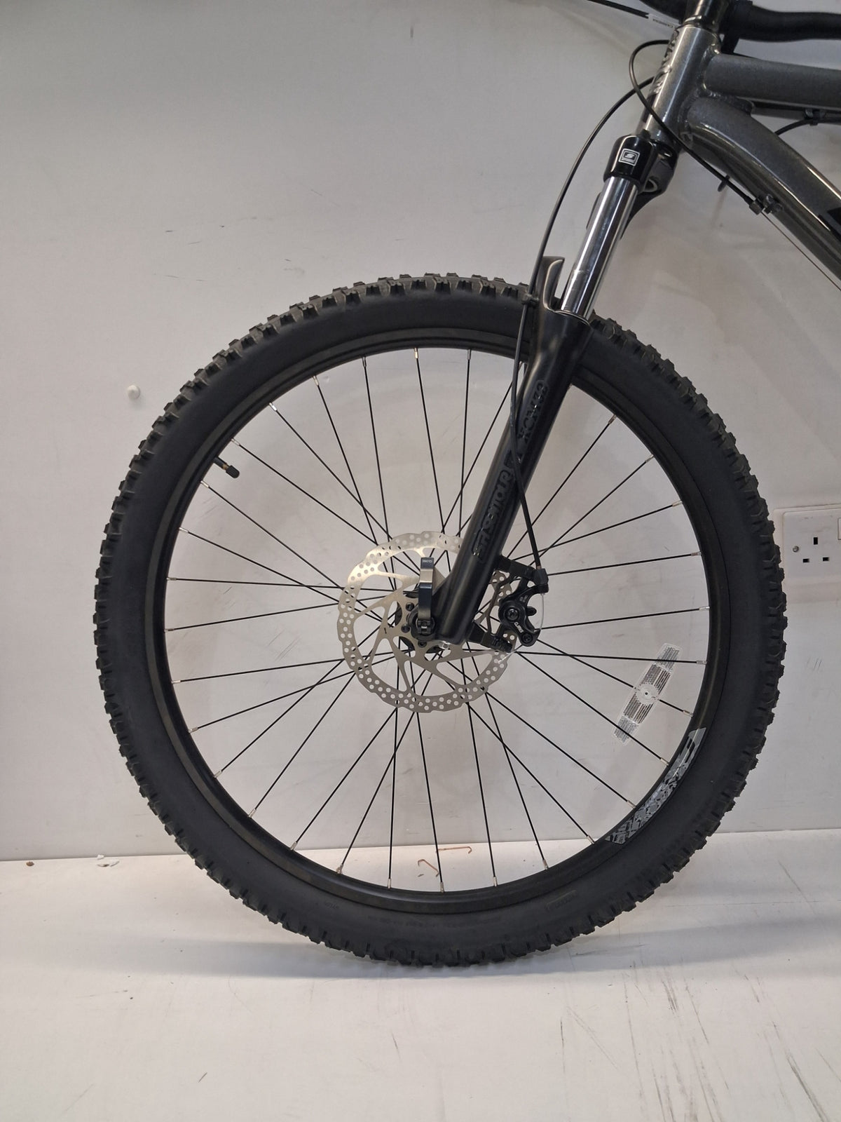 Carrera Vengeance Trail 8-Speed MTB 27.5in Mountain Bike - 20in Large - Grey