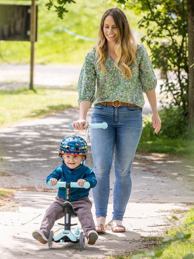 Micro Scooters 4-In-1 Mini Micro Push Along LED Wheels Kids Scooter - Blue