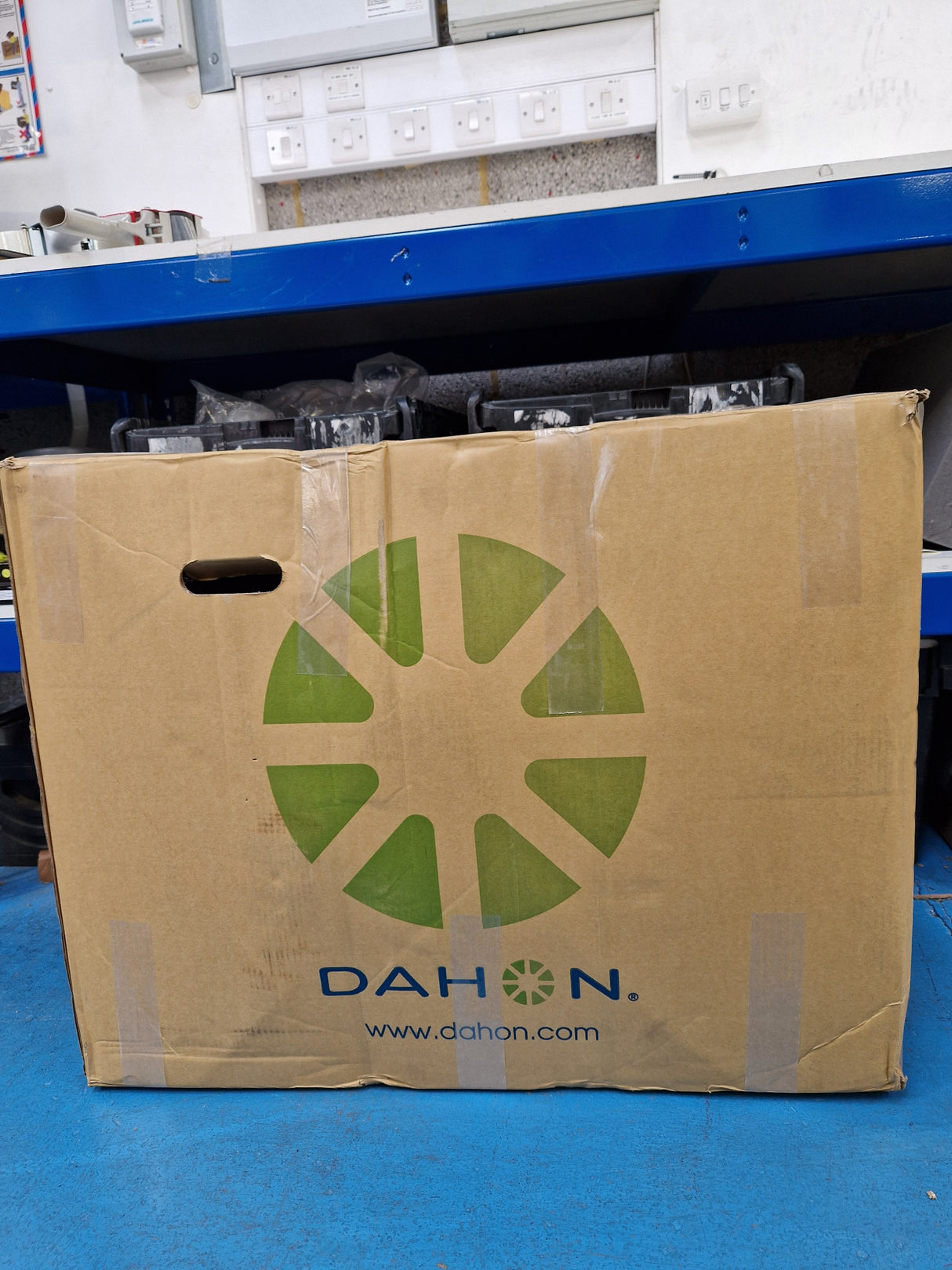 Dahon VYBE D7 Unisex 20" Wheel Compact 12kg 7-Speed Folding Bike Alloy White