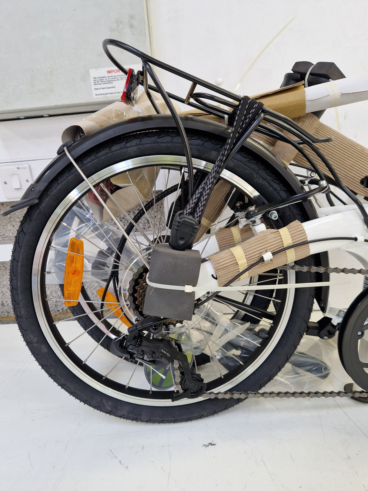 Dahon VYBE D7 Unisex 20" Wheel Compact 12kg 7-Speed Folding Bike Alloy White