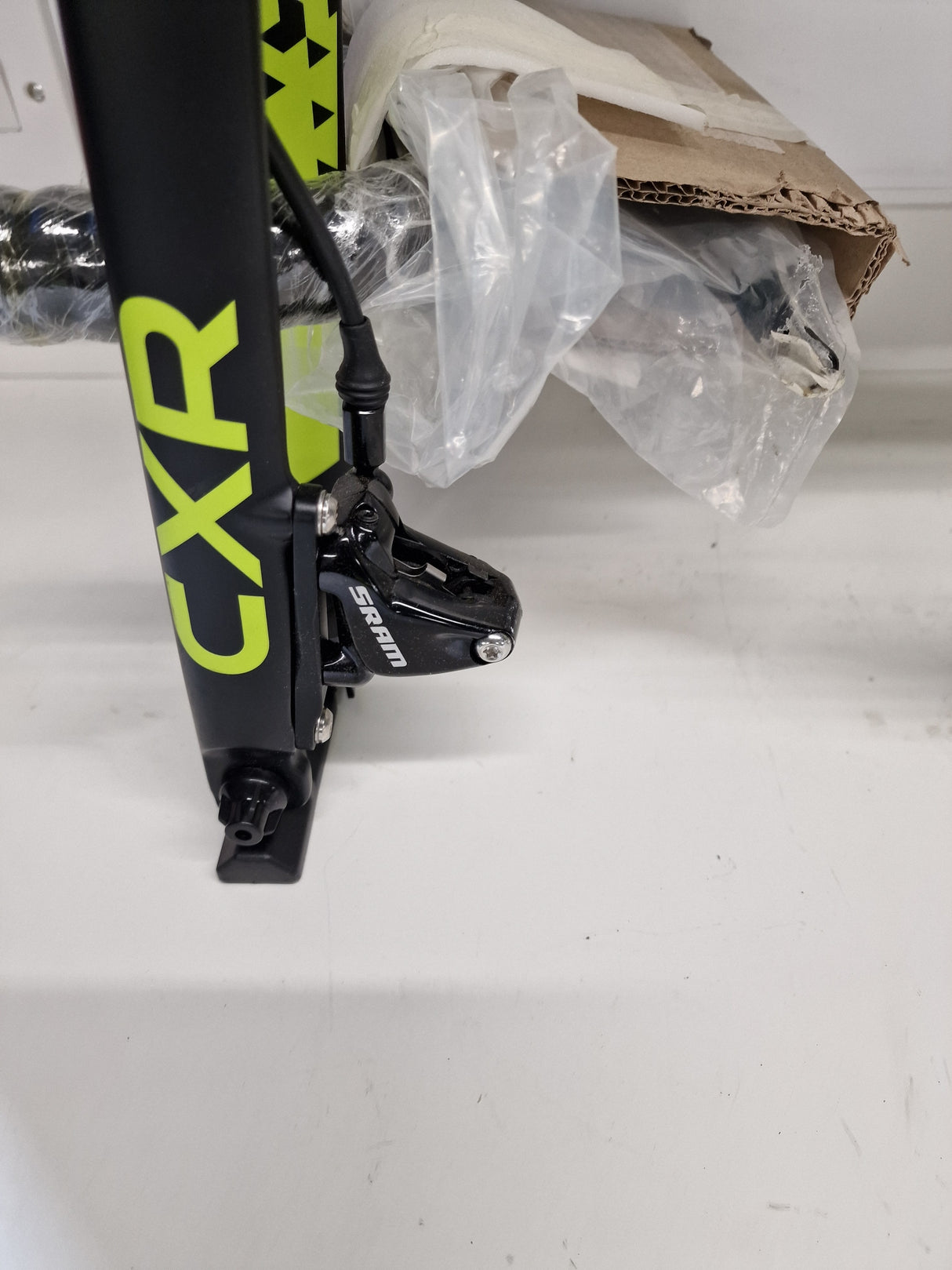 Boardman CXR 8.9 Disc Brakes 11-Speed Mens Road Bike - Medium - Lime Green