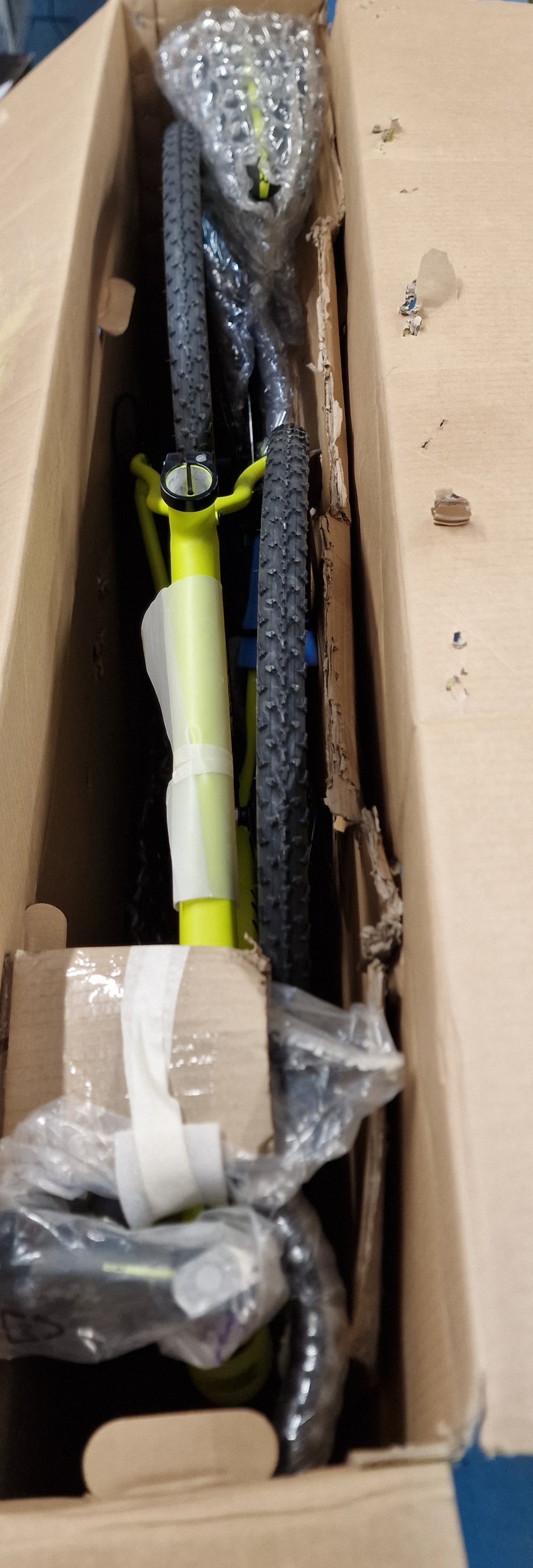 Boardman CXR 8.9 Disc Brakes 11-Speed Mens Road Bike - Medium - Lime Green