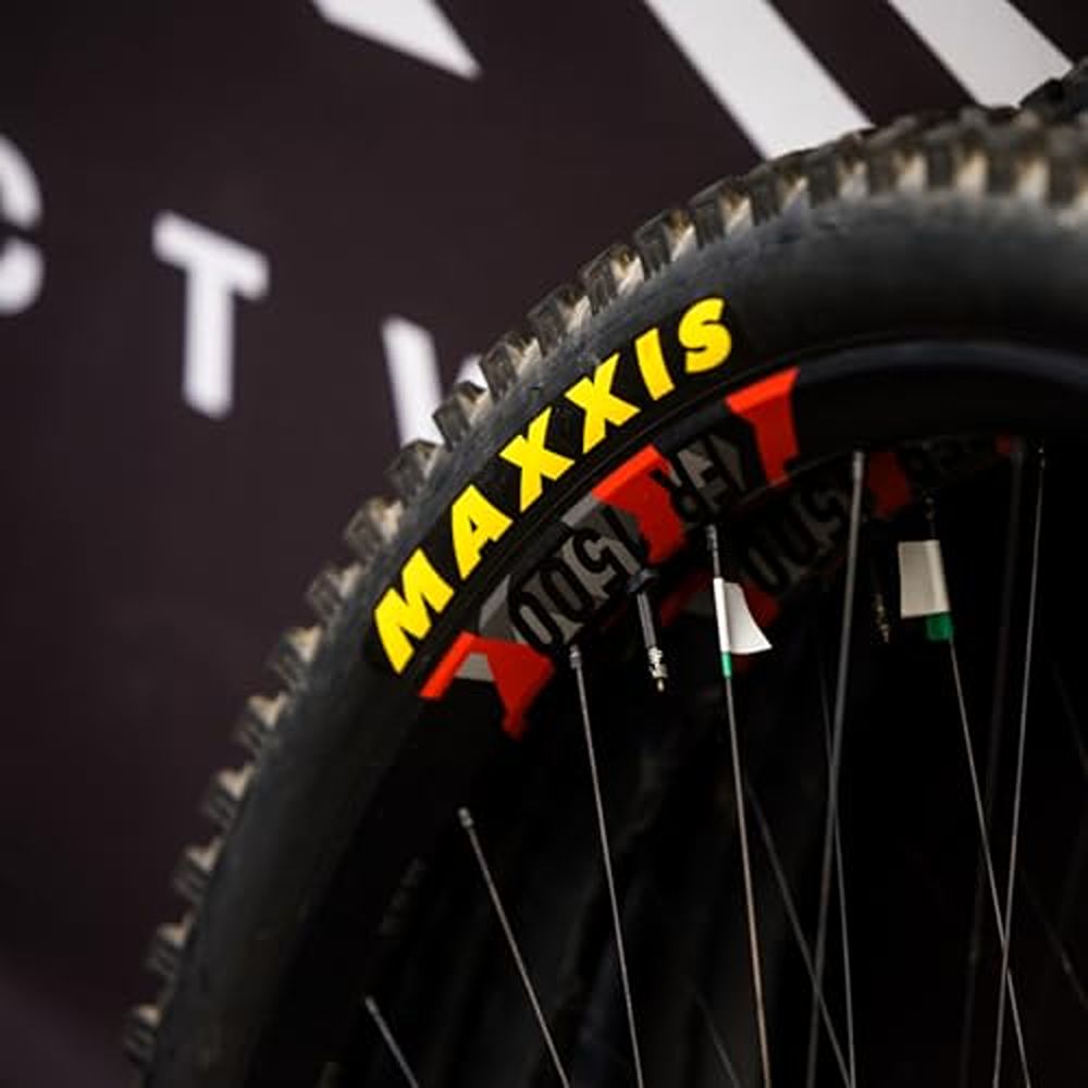 Maxxis Creepy Crawler R 20 x 2.50 25 TPI Wire Super Tacky Tyre - Black