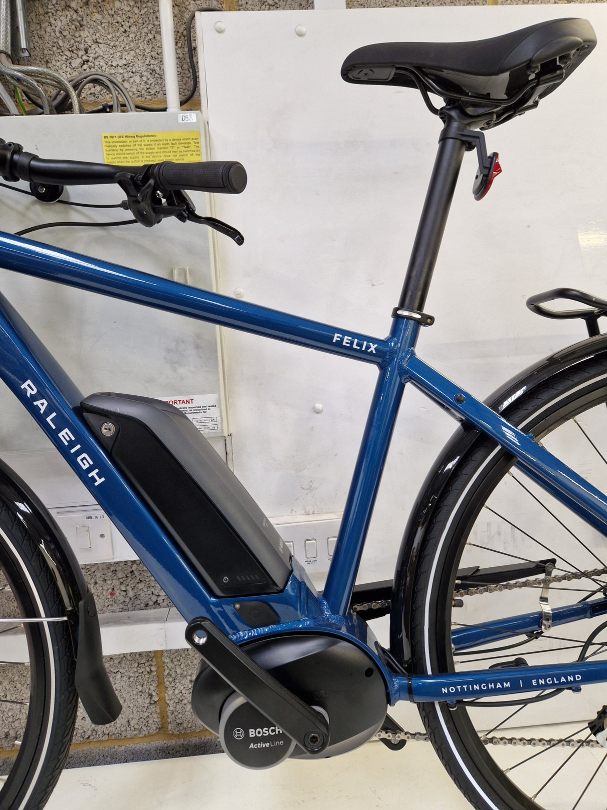 Raleigh Felix Crossbar Disc Brake 27.5" Unisex Hybrid Bike - Blue - Medium