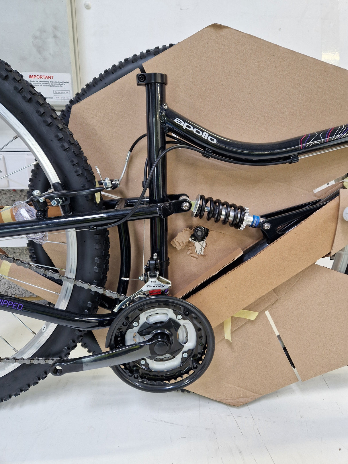 Apollo Spiral Women's 18-Speed Mountain Bike - Medium 17'' Frame - Black