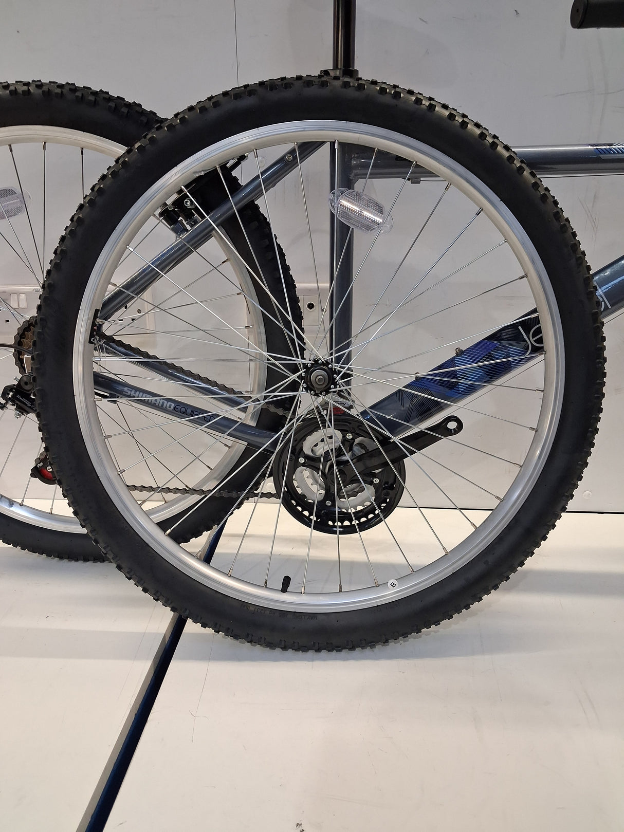 Apollo Jewel Womens 18-Speed Mountain Bike - Silver/Blue - Large 20'' Frame