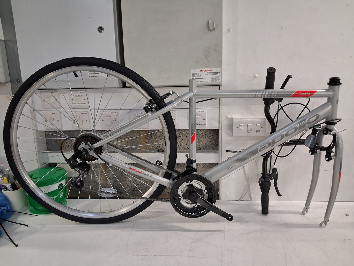 Apollo Transfer 18 Speed V-Brake Men's Hybrid Bike - Meduim - Silver/Red