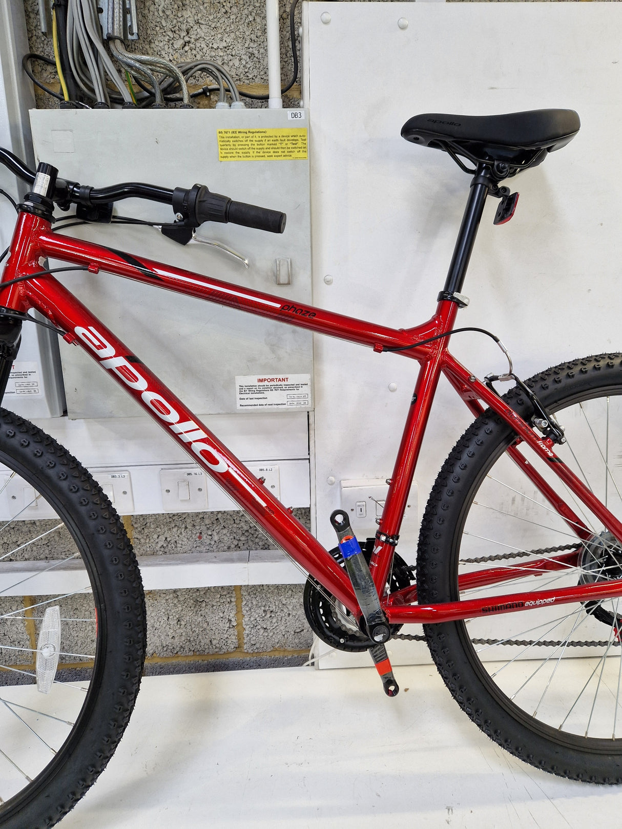 Apollo Phaze Red 18-Speed Men's Mountain Bike 27.5" Wheels - Large 20"