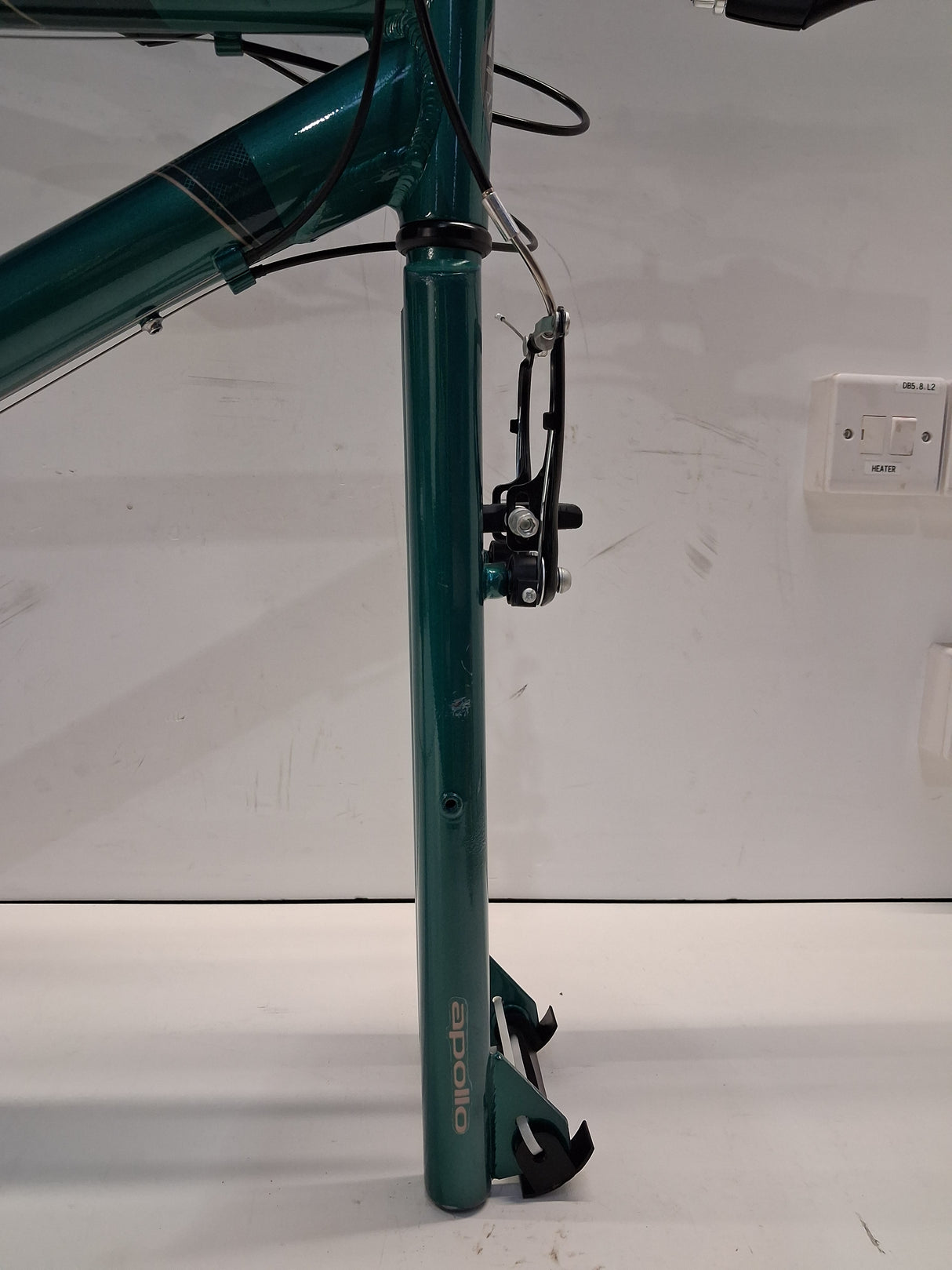 Apollo Cosmo Womens 18-Speed V-Brakes Hybrid Bike - Medium - Metallic Aqua