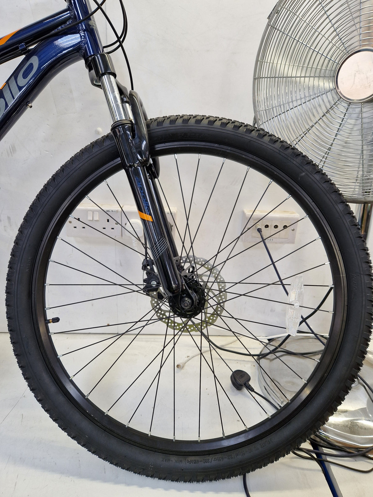 Apollo Gradient Mountain Bike 17in Medium 27.5in Disc Brake - Blue Orange