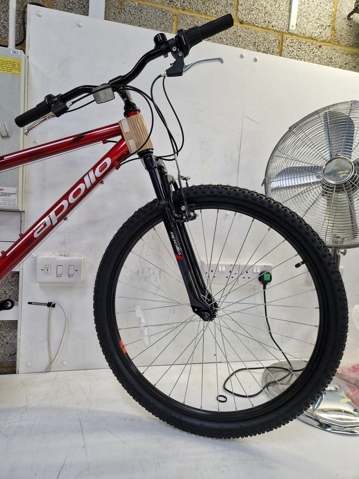 Apollo Phaze 2024 Men's 27.5in Hardtail Mountain Bike - 17in Medium - Red