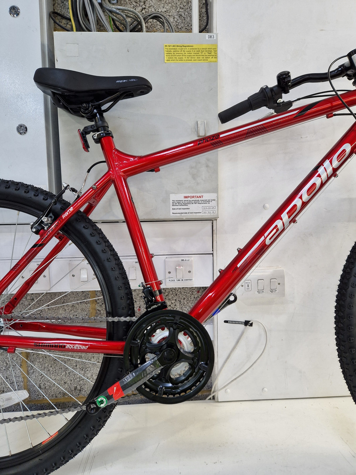 Apollo Phaze 18-Speed Men's Mountain Bike 27.5" Wheels - Large 20" Red