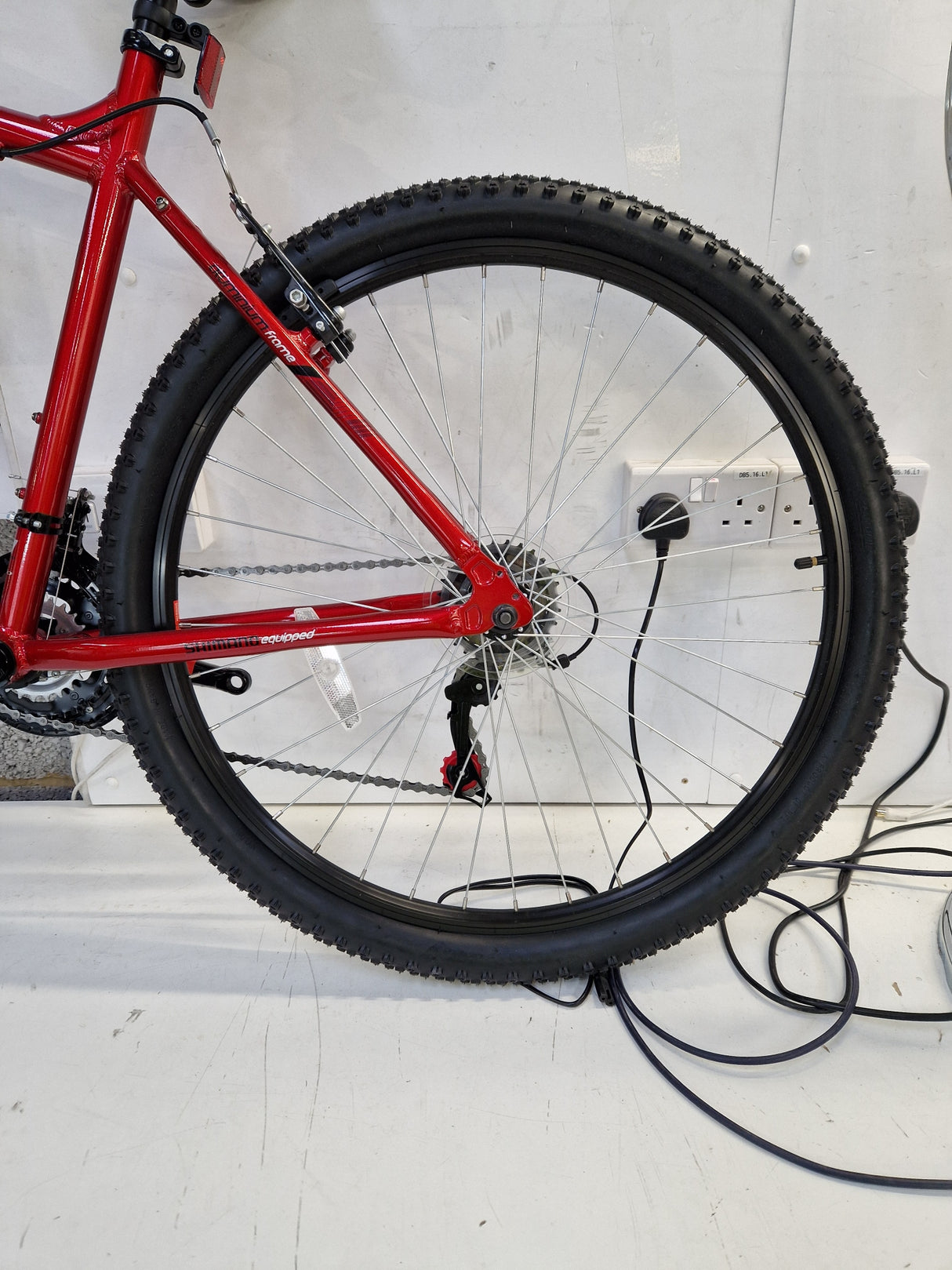 Apollo Phaze 18-Speed Men's Mountain Bike 27.5" Wheels - Large 20" Red
