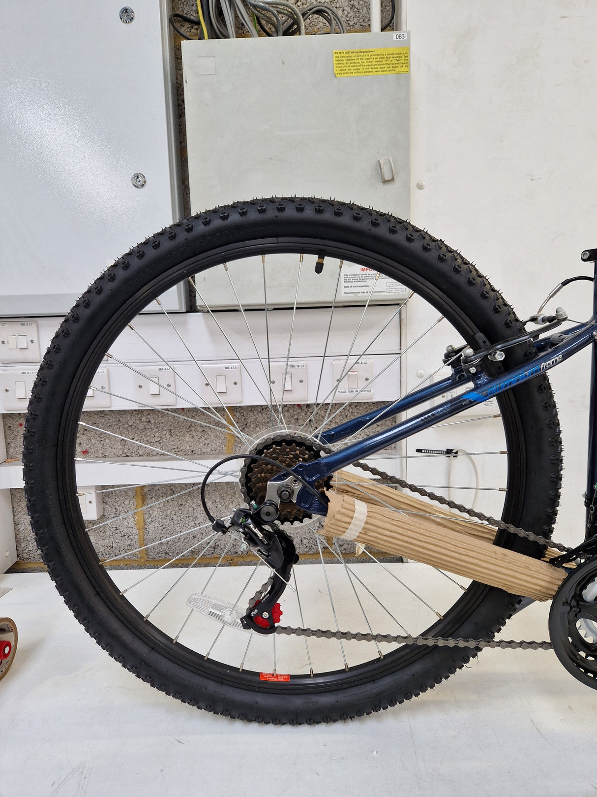 Apollo Phaze 18-Speed 27.5" Wheel Men's Mountain Bike - Medium 17" - Blue