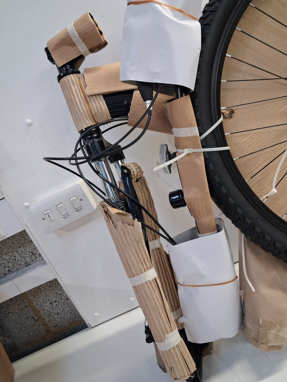 Apollo Evade Mens 21-Speed Disc Brake Mountain Bike - Black - Small 14"