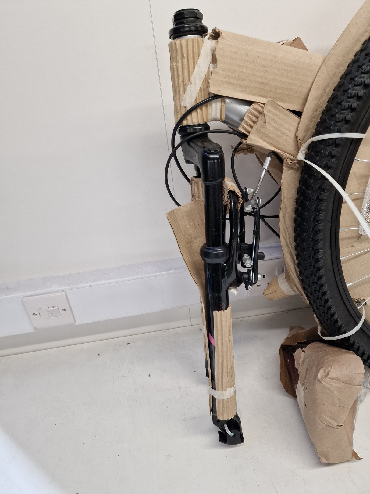 Apollo Twilight 18-Speed V-Brakes Womens Mountain Bike - Silver - Small