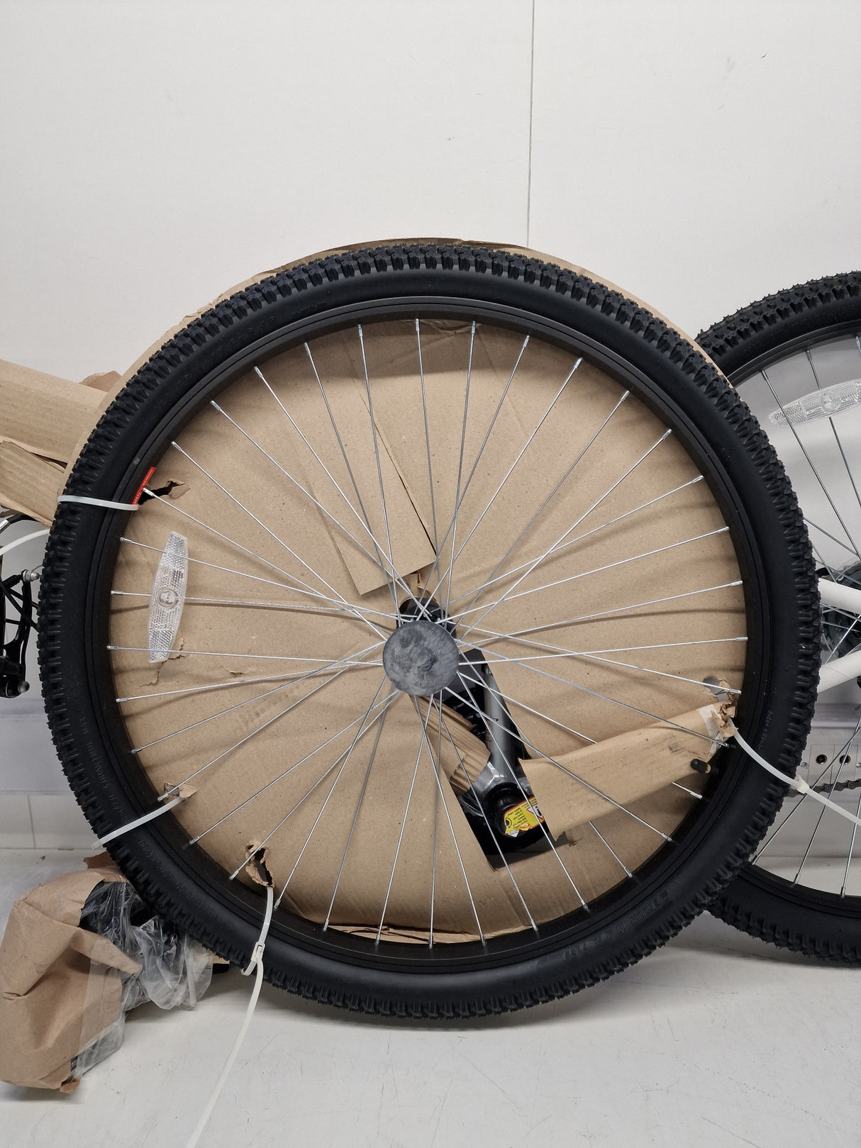 Apollo Twilight 18-Speed V-Brakes Womens Mountain Bike - Silver - Small