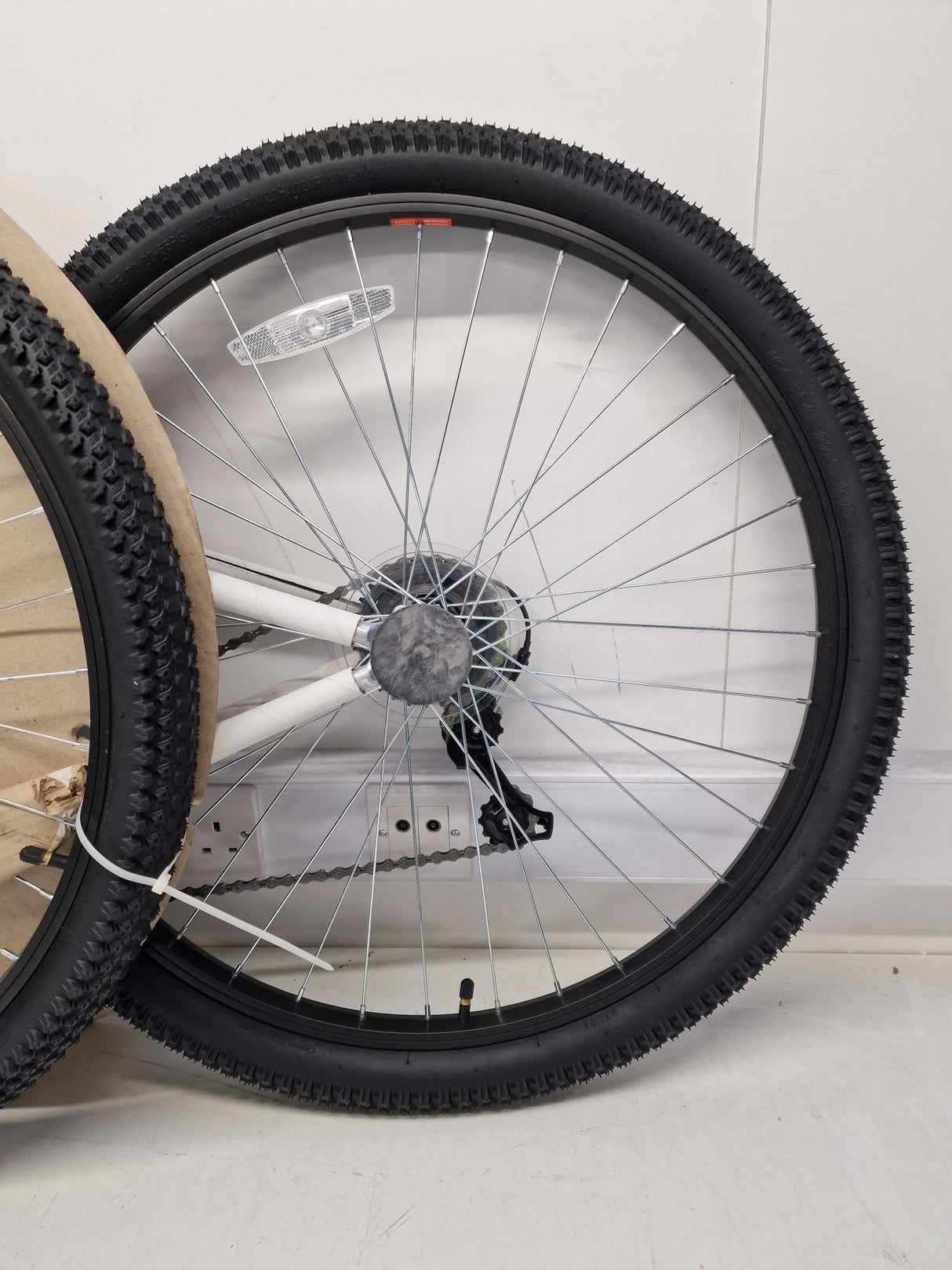 Apollo Twilight 18-Speed V-Brakes Womens Mountain Bike - Silver - Small