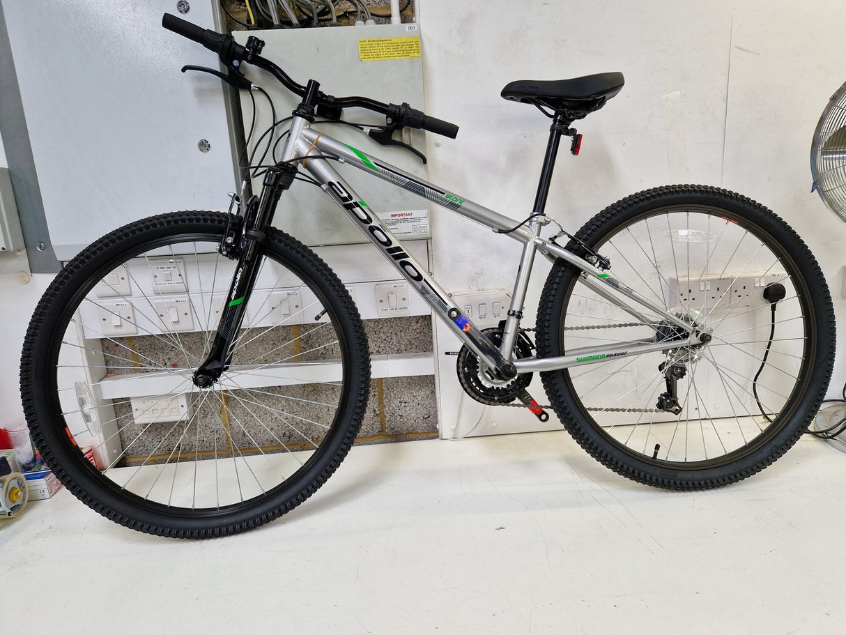 Apollo Slant 18 Speed V-Brake 27.5" Unisex Steel Mountain Bike Silver - Small