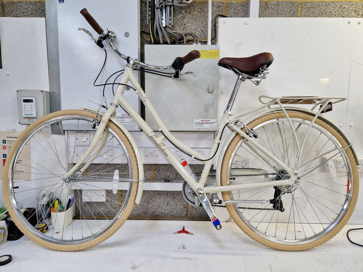 Pendleton Somerby 7-Speed 700c Women's Hybrid Bike - Bone - Small Light Grey