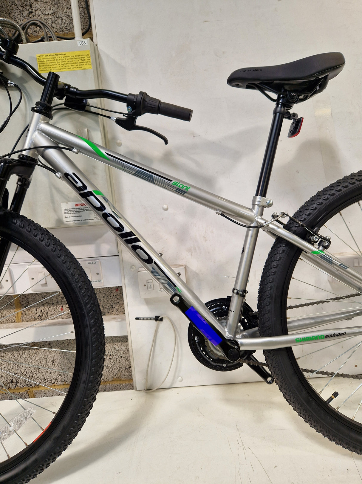 Apollo Slant 6-Gears V-Brake Steel Unisex Mountain Bike - Small 14" - Silver
