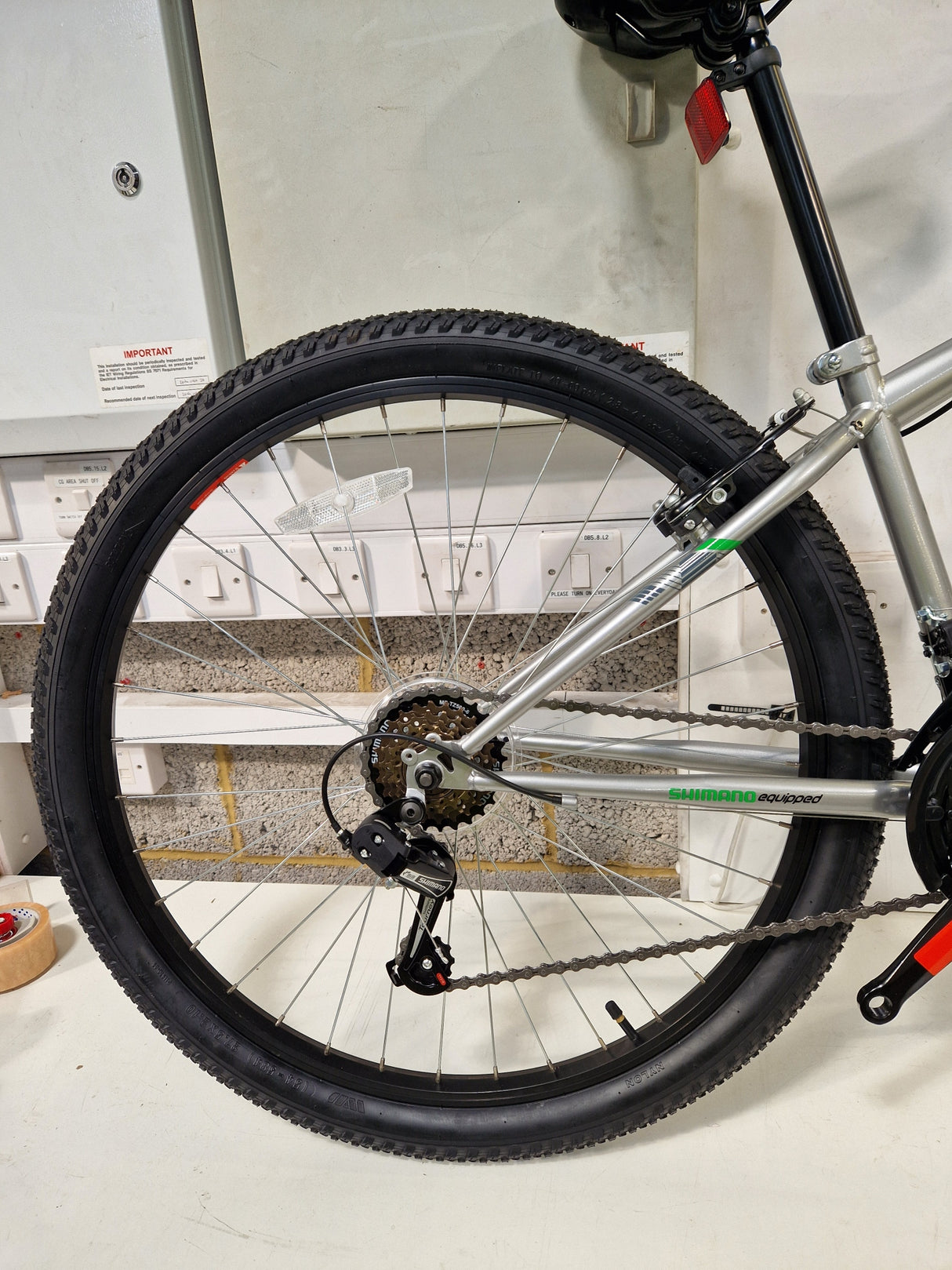 Apollo Slant 6-Gears V-Brake Steel Unisex Mountain Bike - Small 14" - Silver