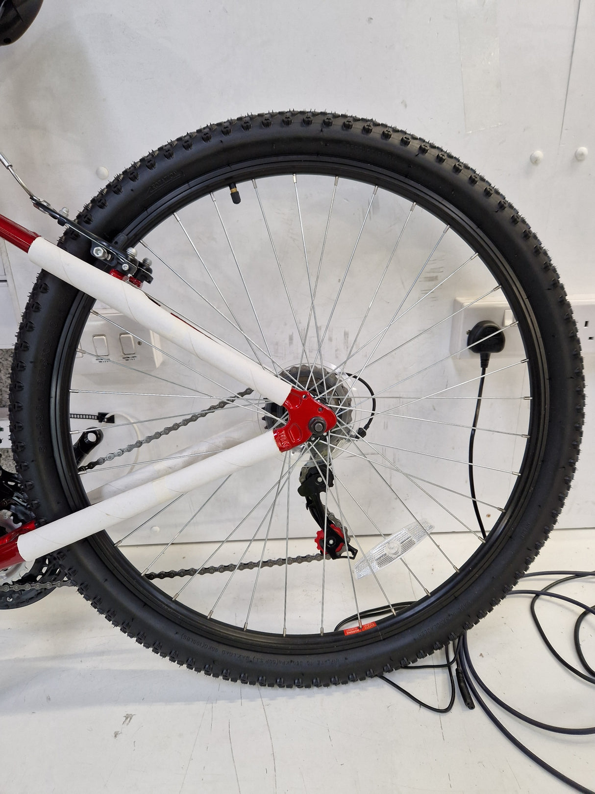 Apollo Phaze Red 18-Speed Men's Mountain Bike 27.5" Wheels - Large - 20"