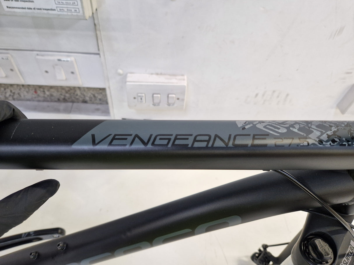 Carrera Vengeance Men's 16-Speed Alloy Mountain Bike - XL 22'' Frame - Black