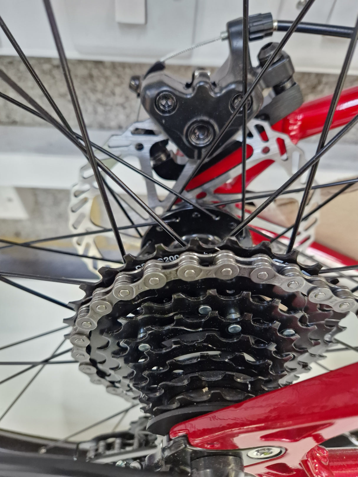 Carrera Valour Disc Men's Front Suspension 16-Spd Mountain Bike Red Size 18
