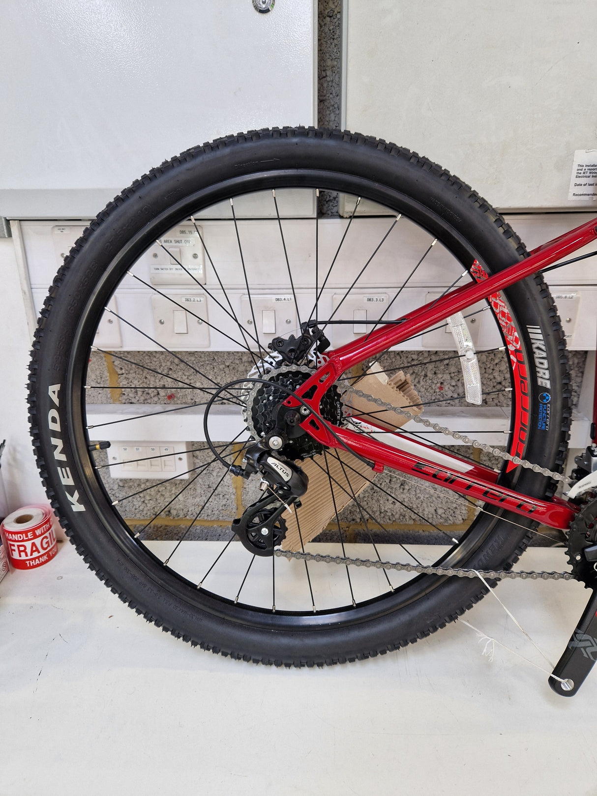 Carrera Valour Disc Men's Front Suspension 16-Spd Mountain Bike Red Size 18