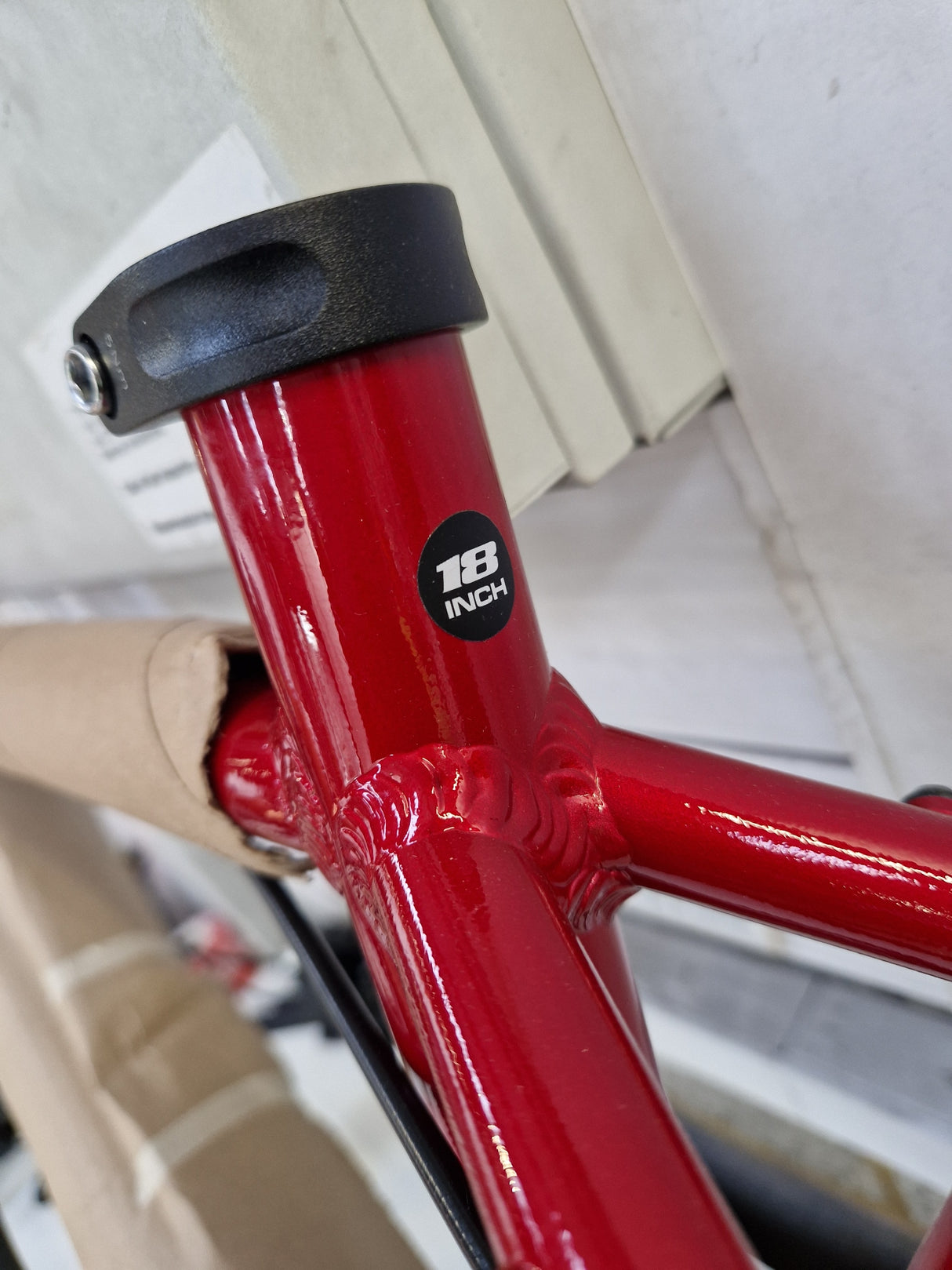 Carrera Valour Disc Men's Front Suspension 16-Spd Mountain Bike Red Size 18