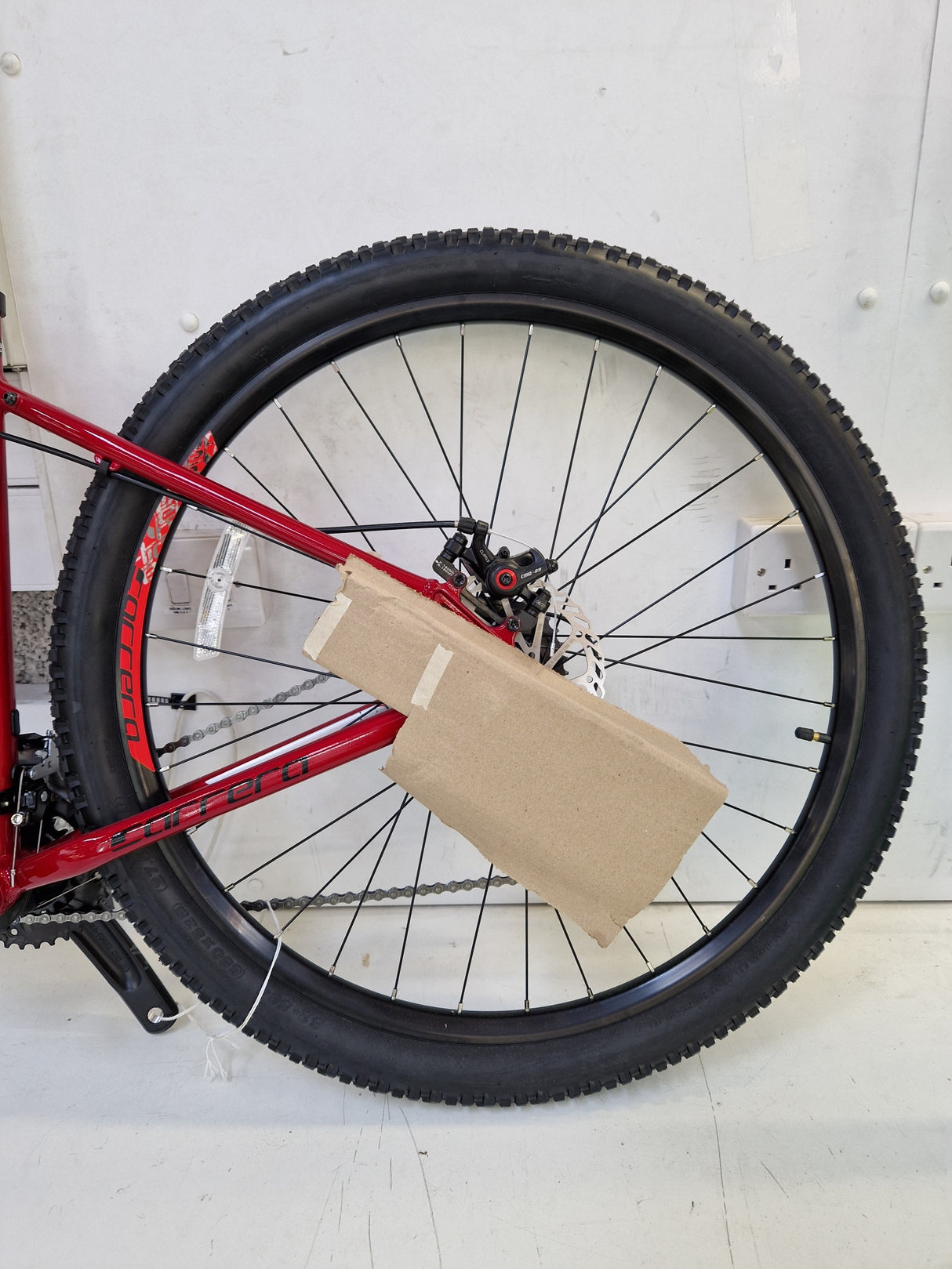 Carrera Valour Disc Men's Front Suspension 16-Spd Mountain Bike Red Size 18
