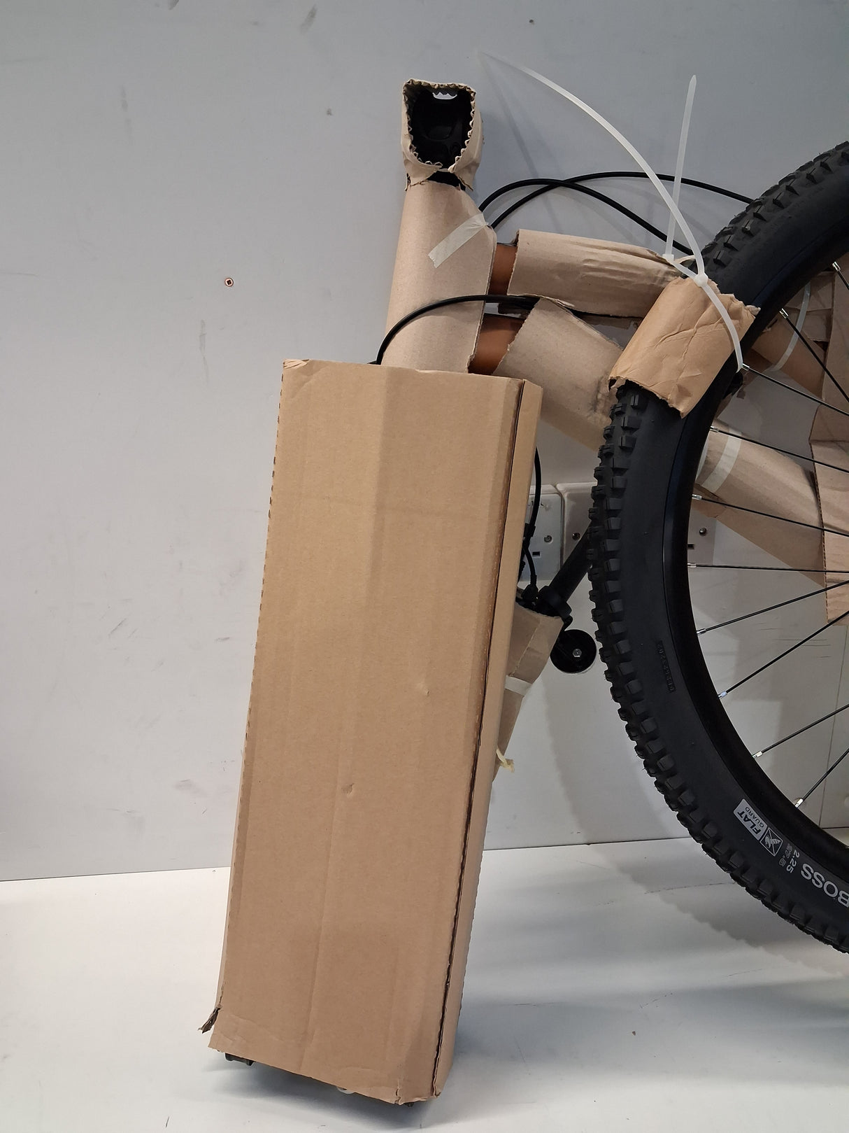 Carrera Titan X 2025 Unisex 10 Speed Mountain Bike - Orange - Large Frame