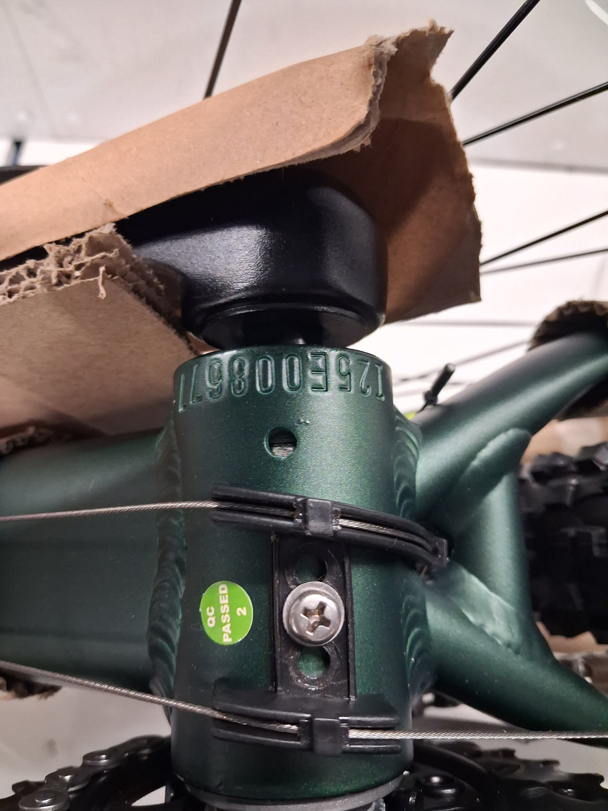 Carrera Vengeance Mens 16-Speed Disc Brake Mountain Bike - Green - Small