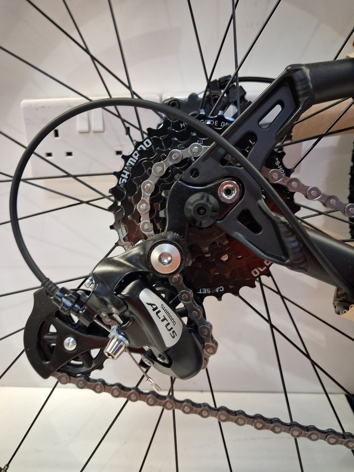 Carrera Vengeance Mens Disc Brake 16-Speed Mountain Bike - Black - X Small