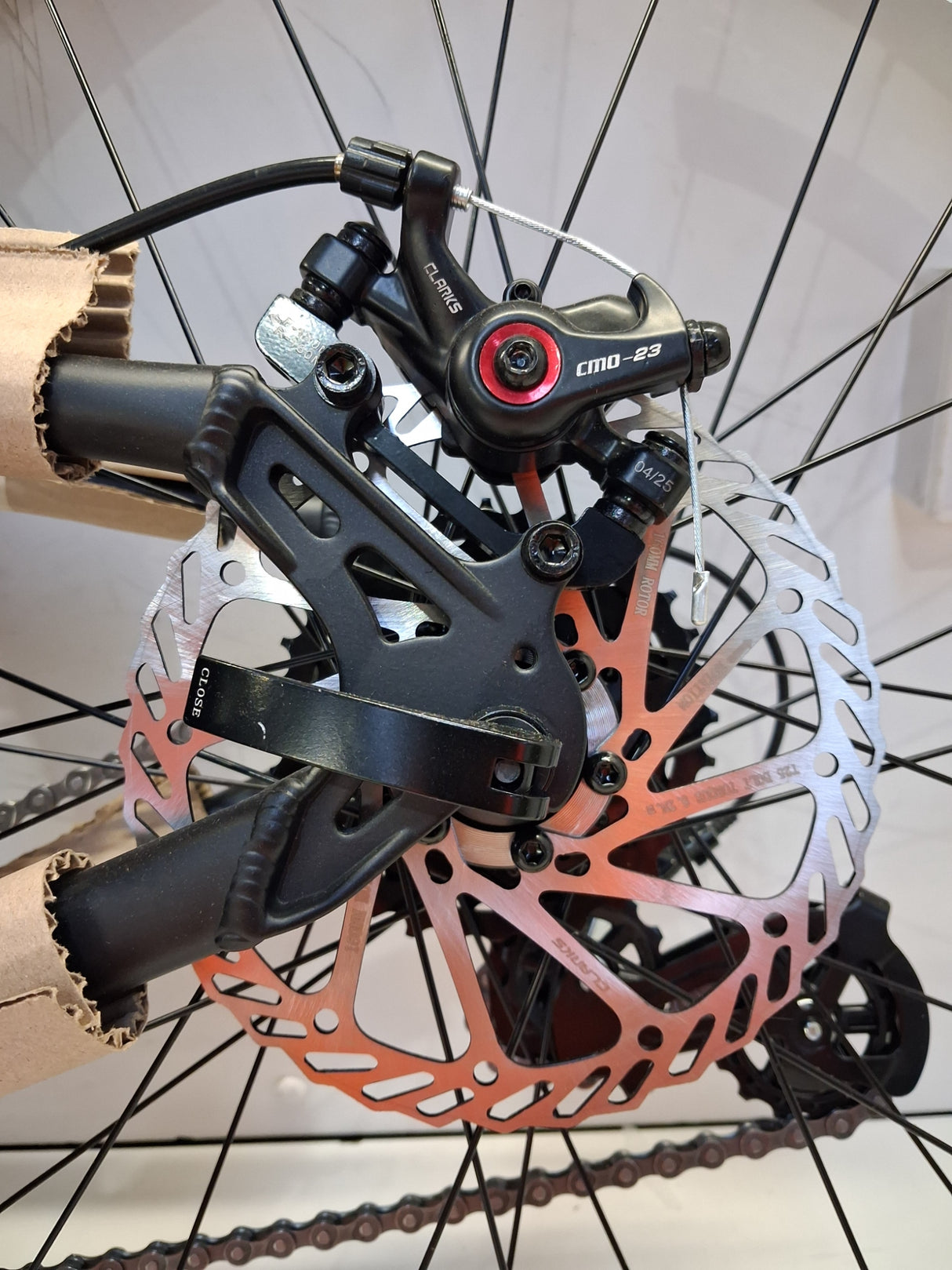 Carrera Vengeance Mens Disc Brake 16-Speed Mountain Bike - Black - X Small