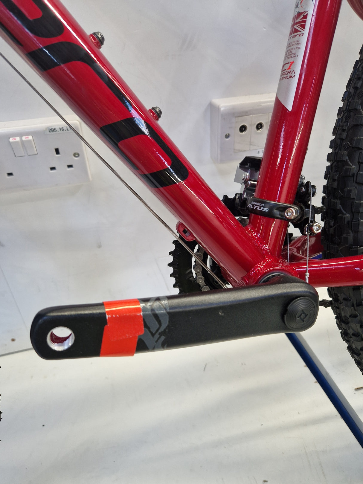 Carrera Valour Disc Mens 16-Speed Mountain Bike - Red - 14'' X-Small Frame