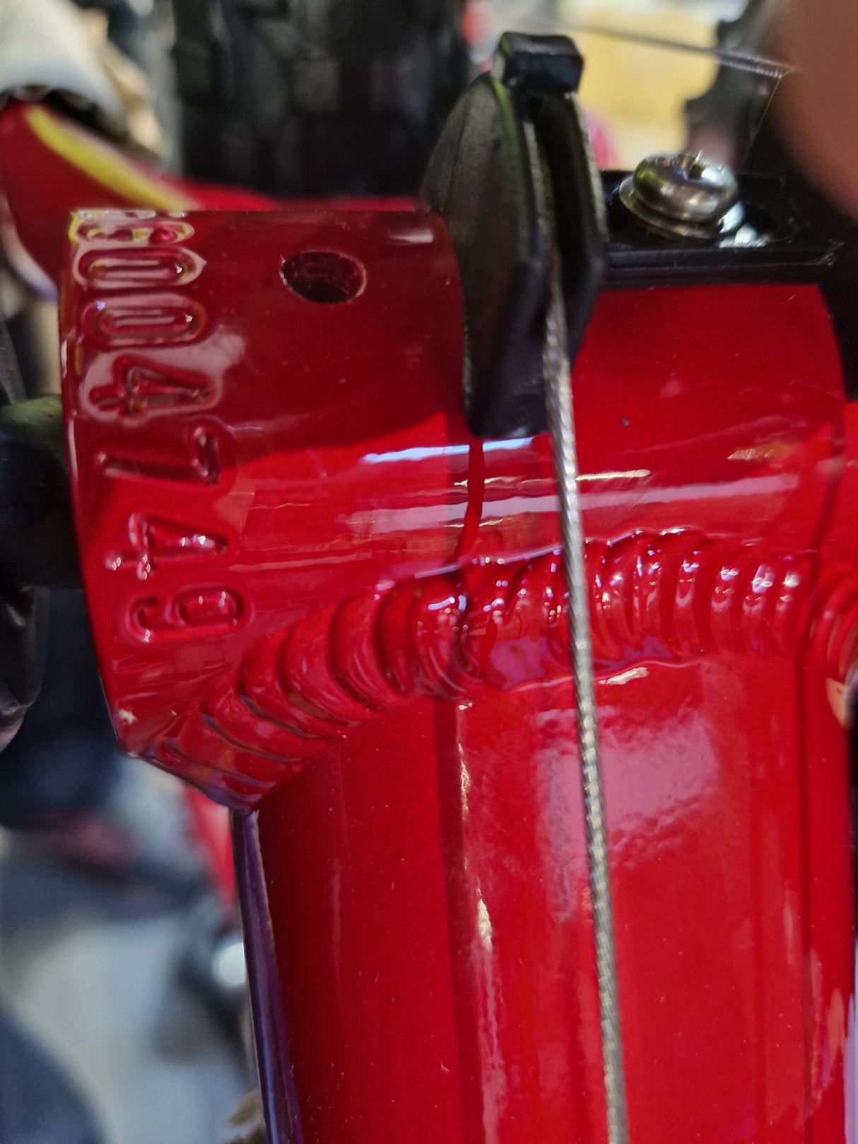 Carrera Valour Disc Men's 16-Speed Mountain Bike - Red - X-Large 22'' Frame