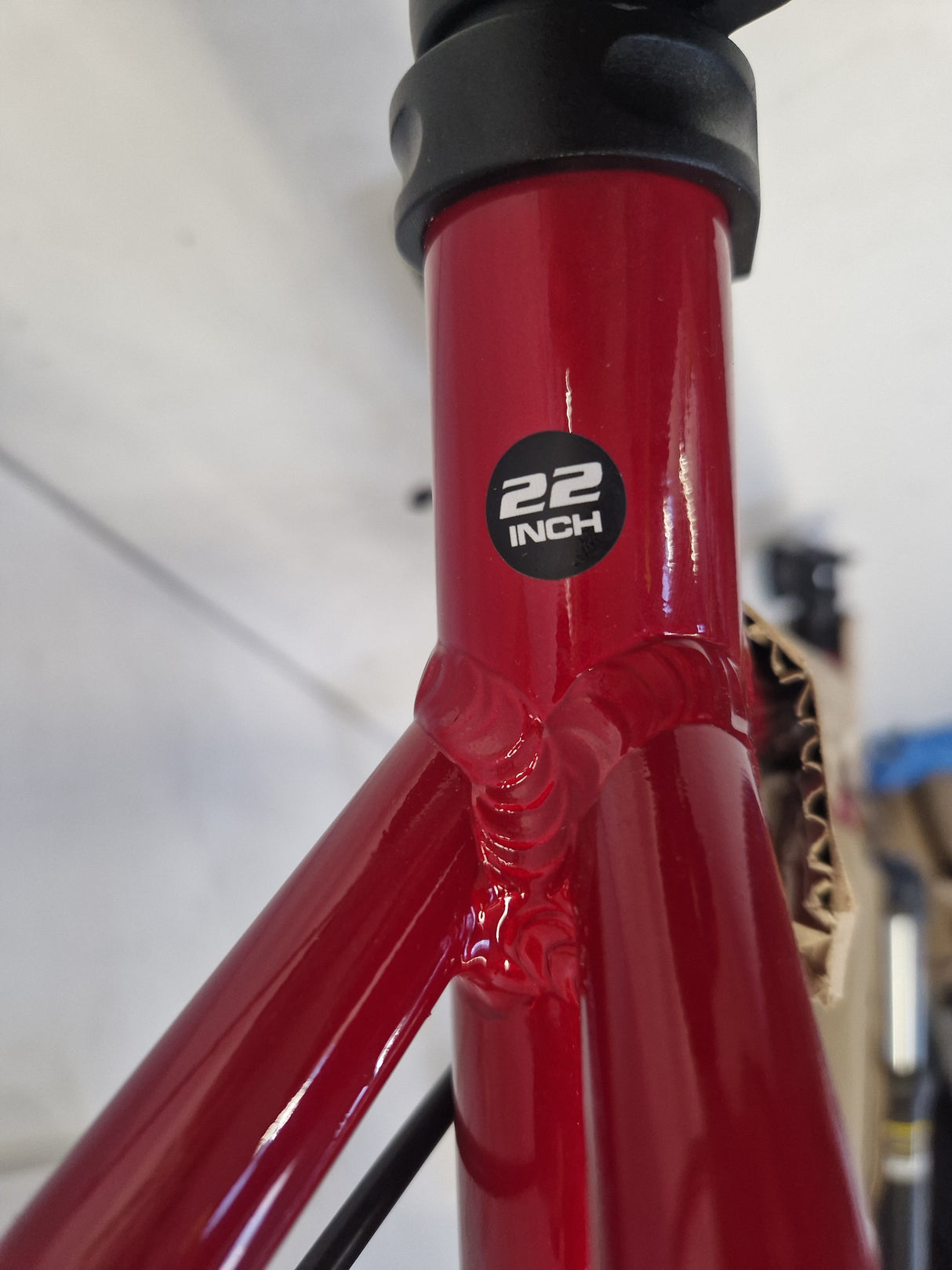 Carrera Valour Disc Men's 16-Speed Mountain Bike - Red - X-Large 22'' Frame