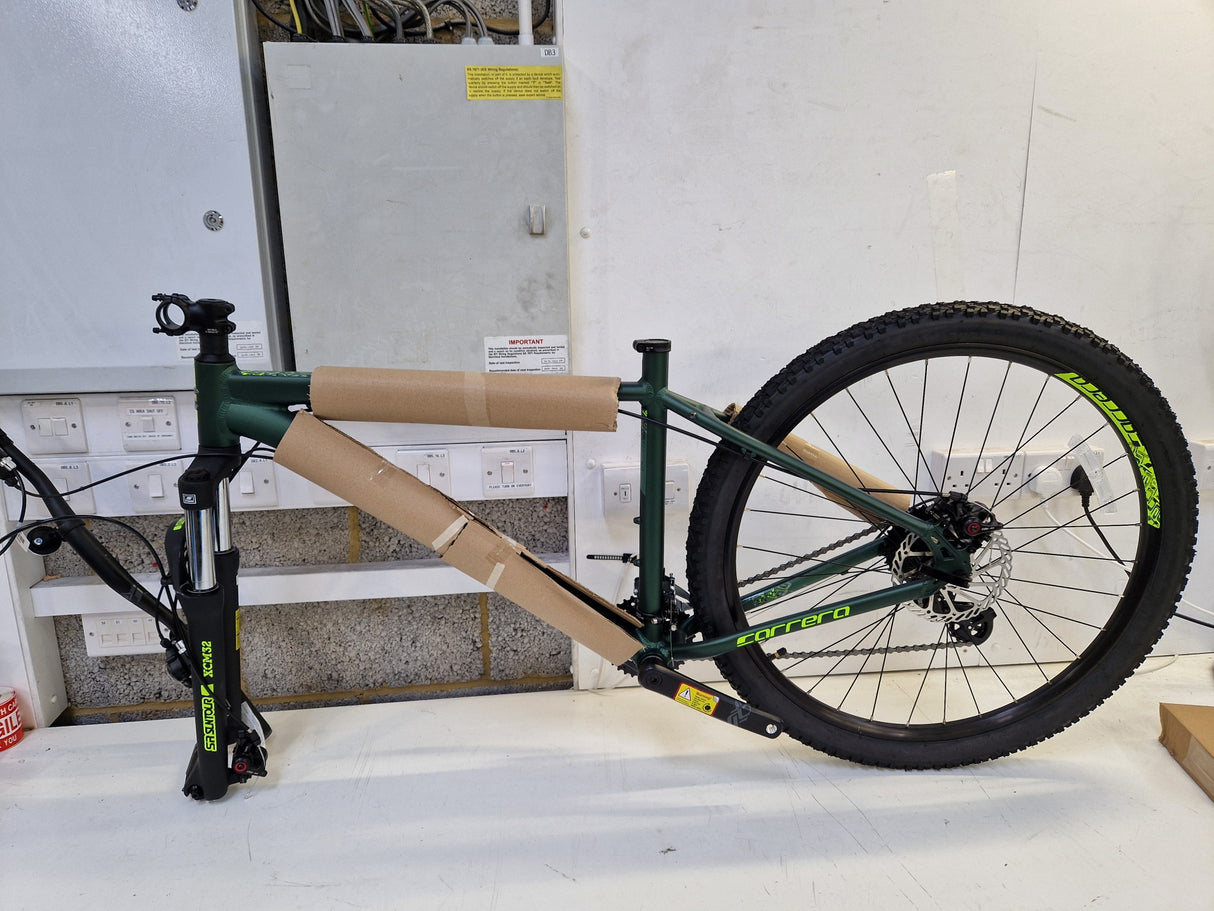 Carrera Vengeance Men's 16 Speed Medium 18'' Alloy Mountain Bike - Green