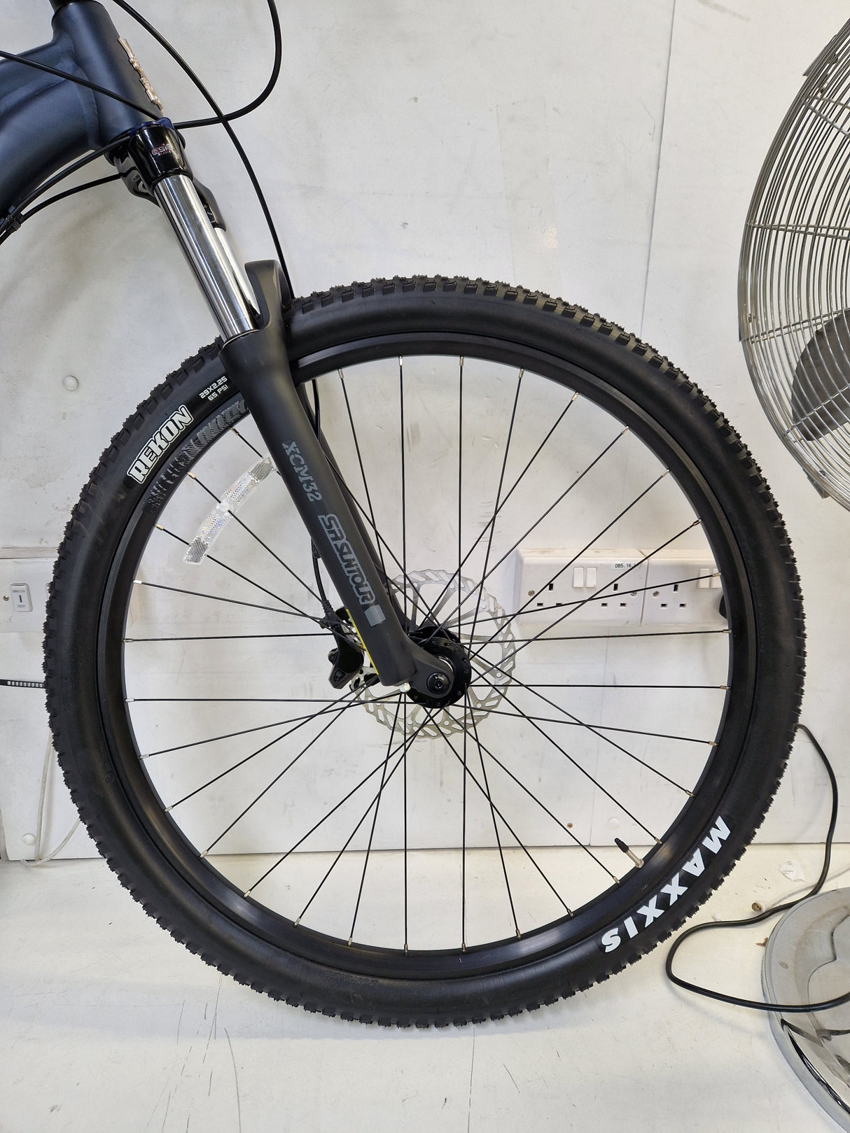 Voodoo Braag Men's Front Suspension 9-Speed Mountain Bike - Size 18 - Grey