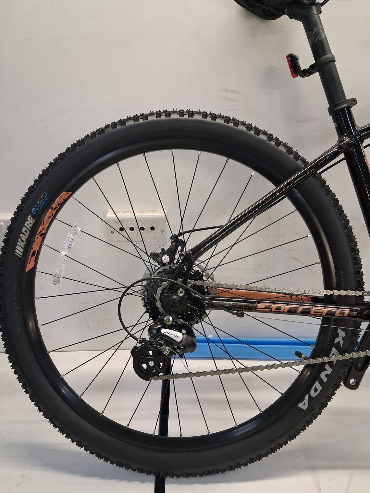 Carrera Vengeance Special Edition Men's Mountain Bike - Small - Black/Gold