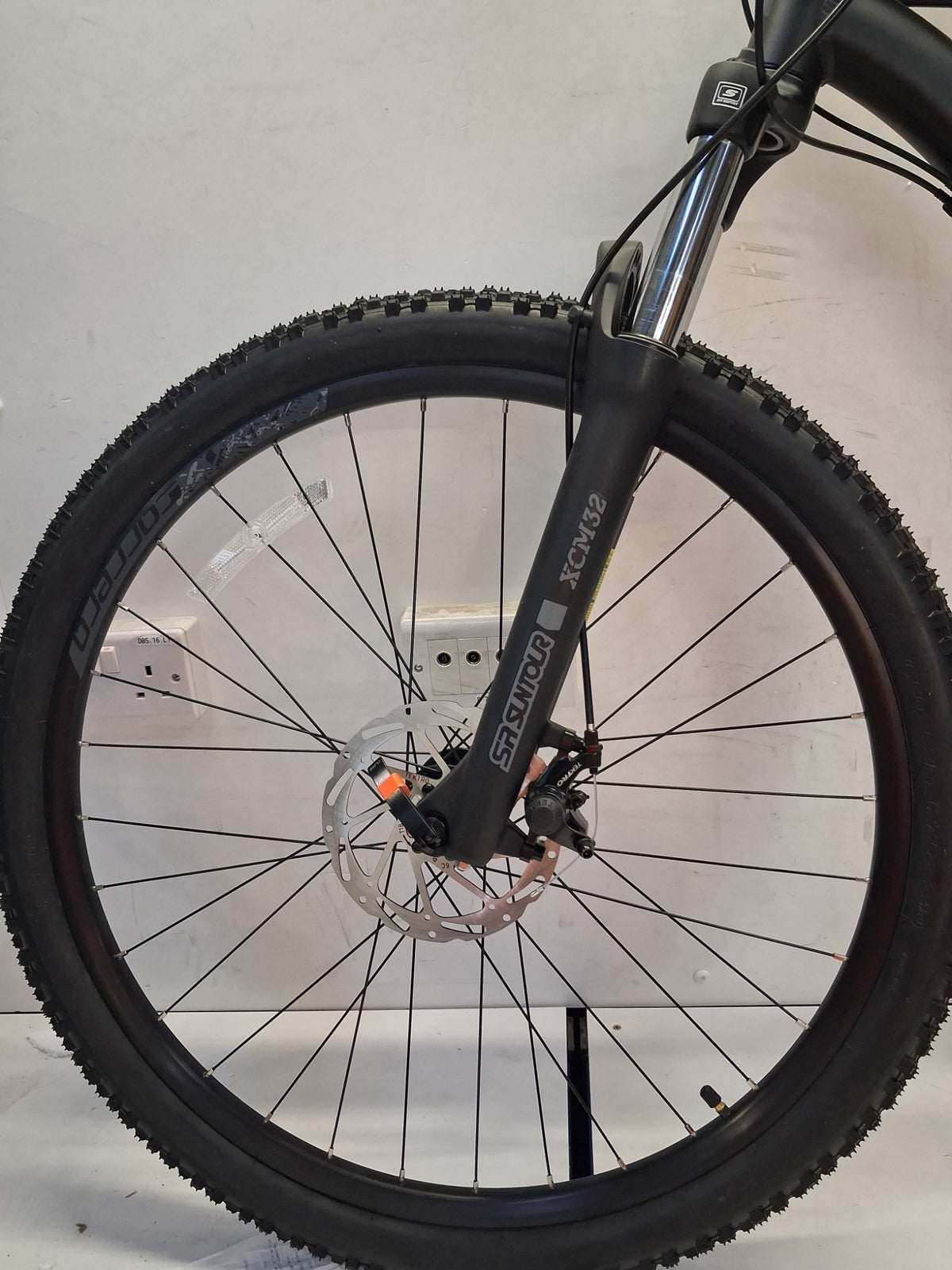 Carrera Vengeance Men's 16 Speed Mountain Bike - Large 20'' Frame - Black