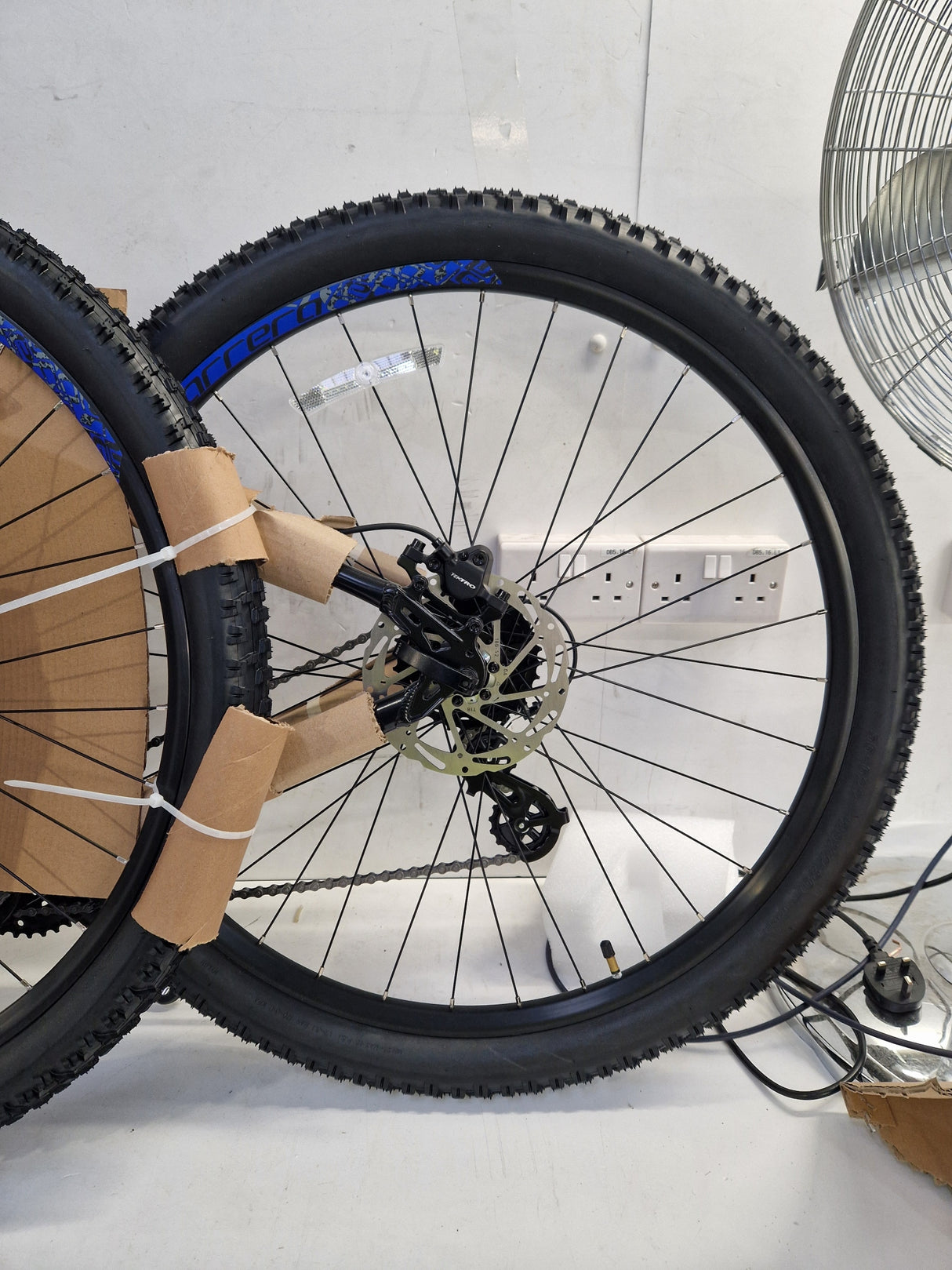 Carrera Hellcat 29in Wheel Disc Brake Men's Mountain Bike - Medium - Black