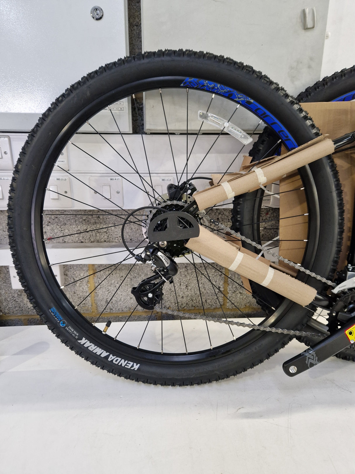 Carrera Hellcat 29in Wheel Disc Brake Men's Mountain Bike - Medium - Black