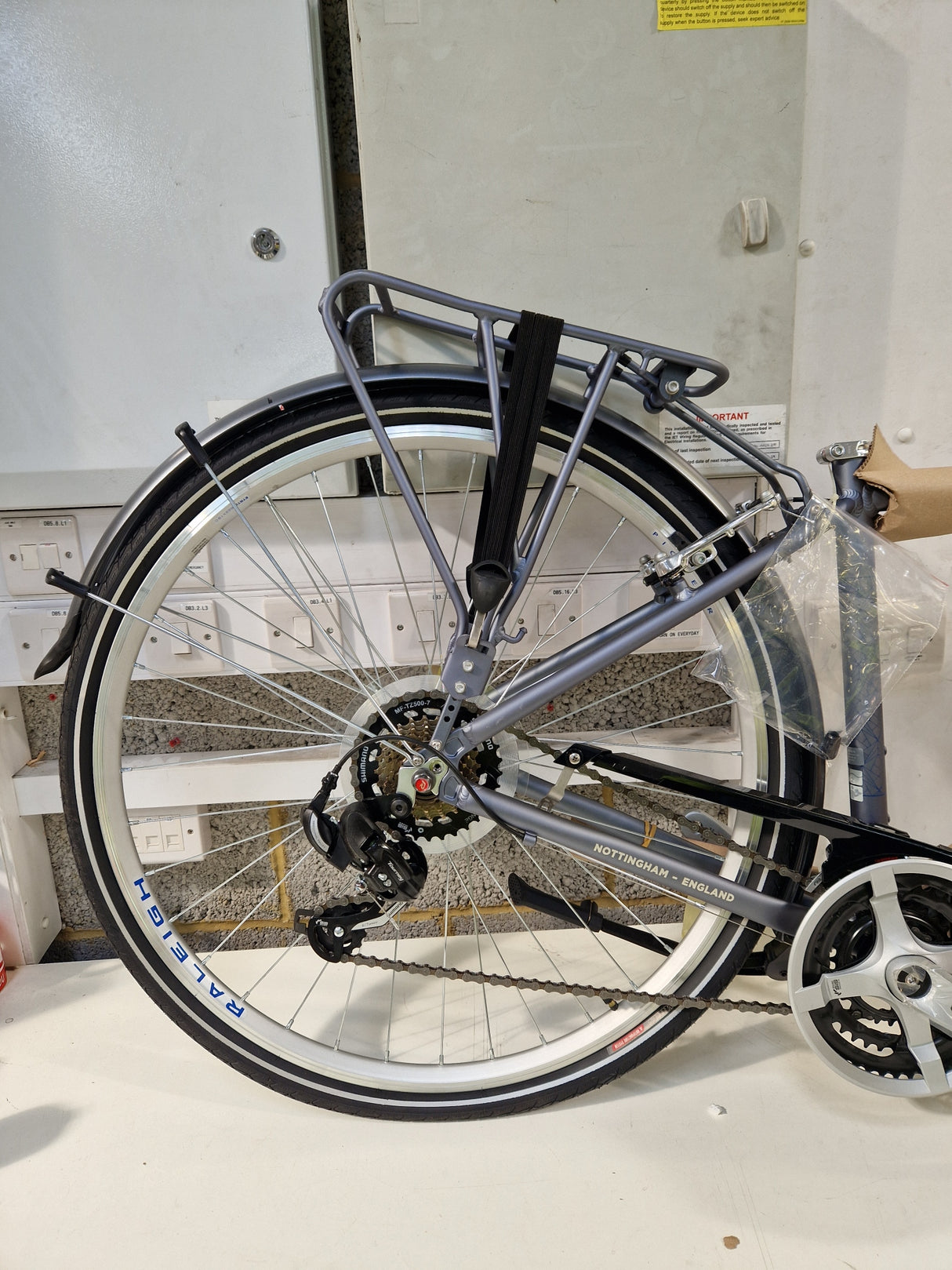 Raleigh Pioneer Tour Hybrid Bike 21in Large 700c 21 Speed City - Blue Silver