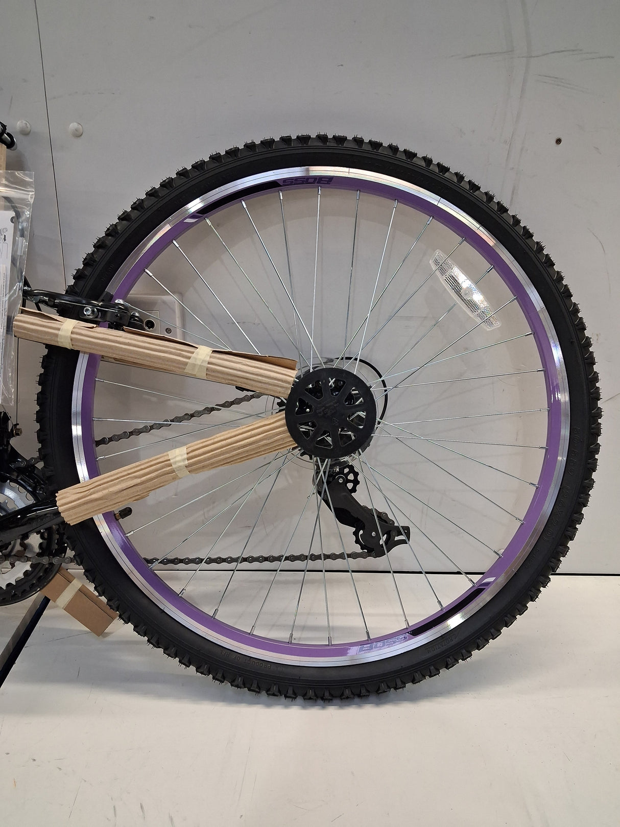 Boss Venom Womens 21-Speed Mountain Bike - Black/Purple - 18'' Medium Frame